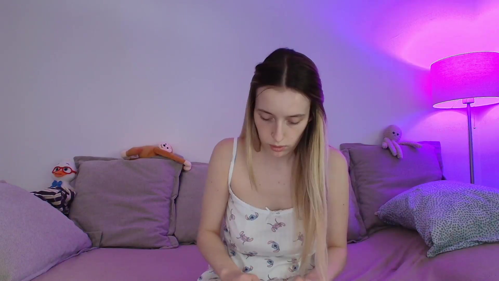 Gallery image thumbnail from Elenaxkiss's myfreecams stream on, 08/14/2026, 11:46 image 17 of 20