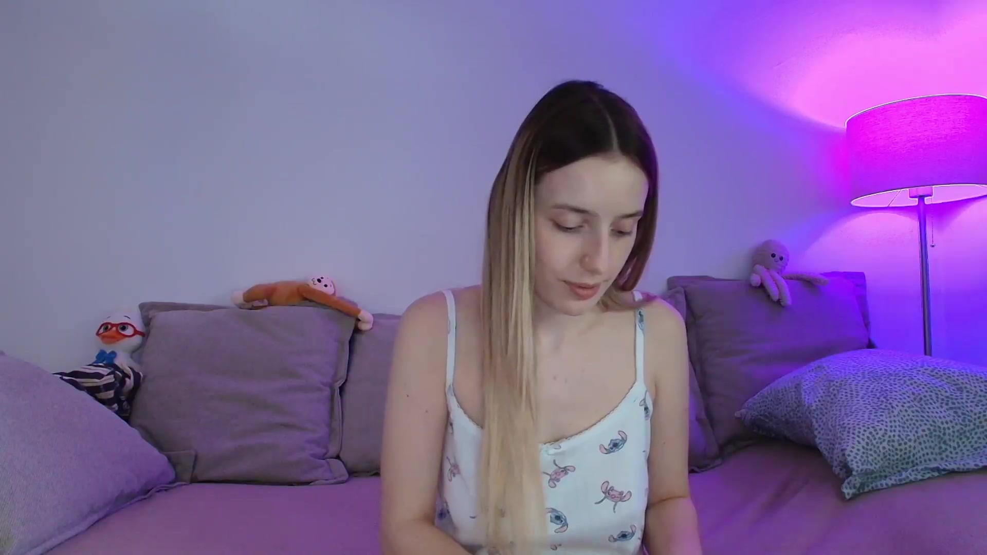 Gallery image thumbnail from Elenaxkiss's myfreecams stream on, 08/14/2026, 11:46 image 18 of 20