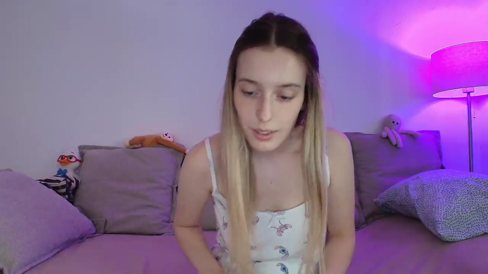 Gallery image thumbnail from Elenaxkiss's myfreecams stream on, 08/14/2026, 11:46 image 6 of 20