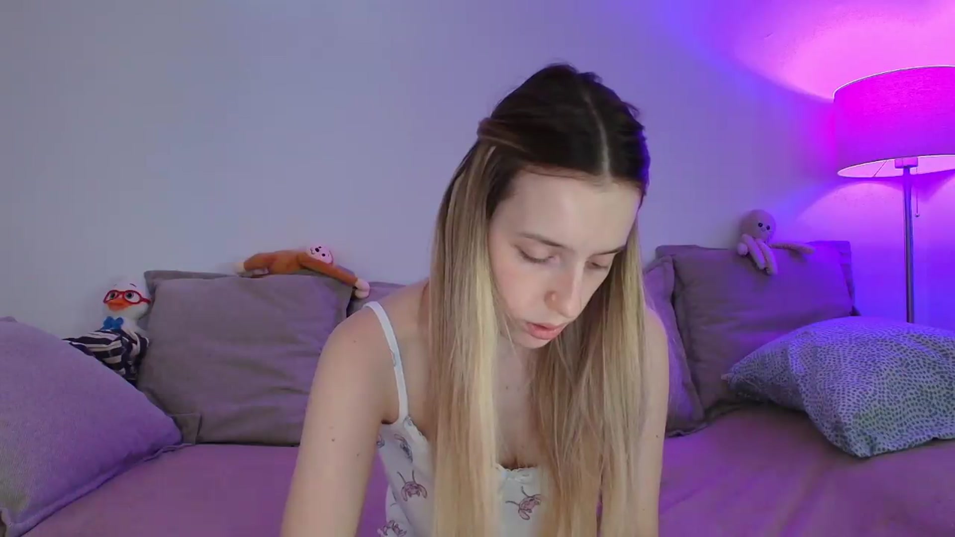 Gallery image thumbnail from Elenaxkiss's myfreecams stream on, 08/14/2026, 11:46 image 11 of 20