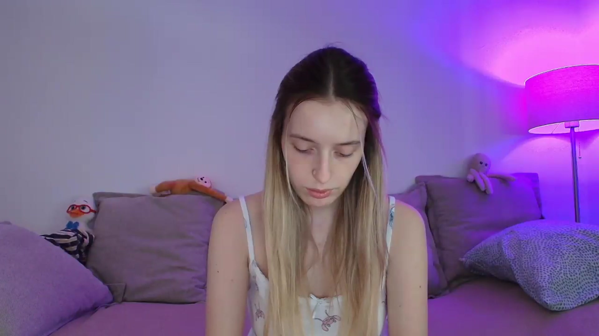 Gallery image thumbnail from Elenaxkiss's myfreecams stream on, 08/14/2026, 11:46 image 2 of 20