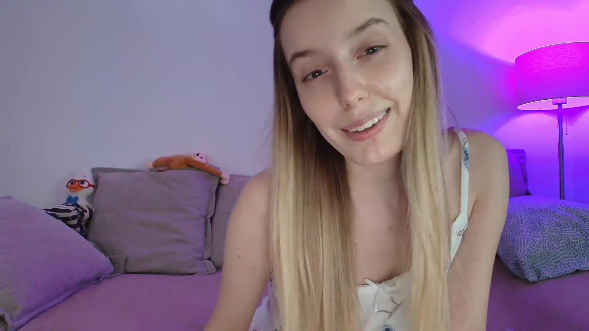 Gallery image thumbnail from Elenaxkiss's myfreecams stream on, 08/14/2026, 11:46 image 14 of 20