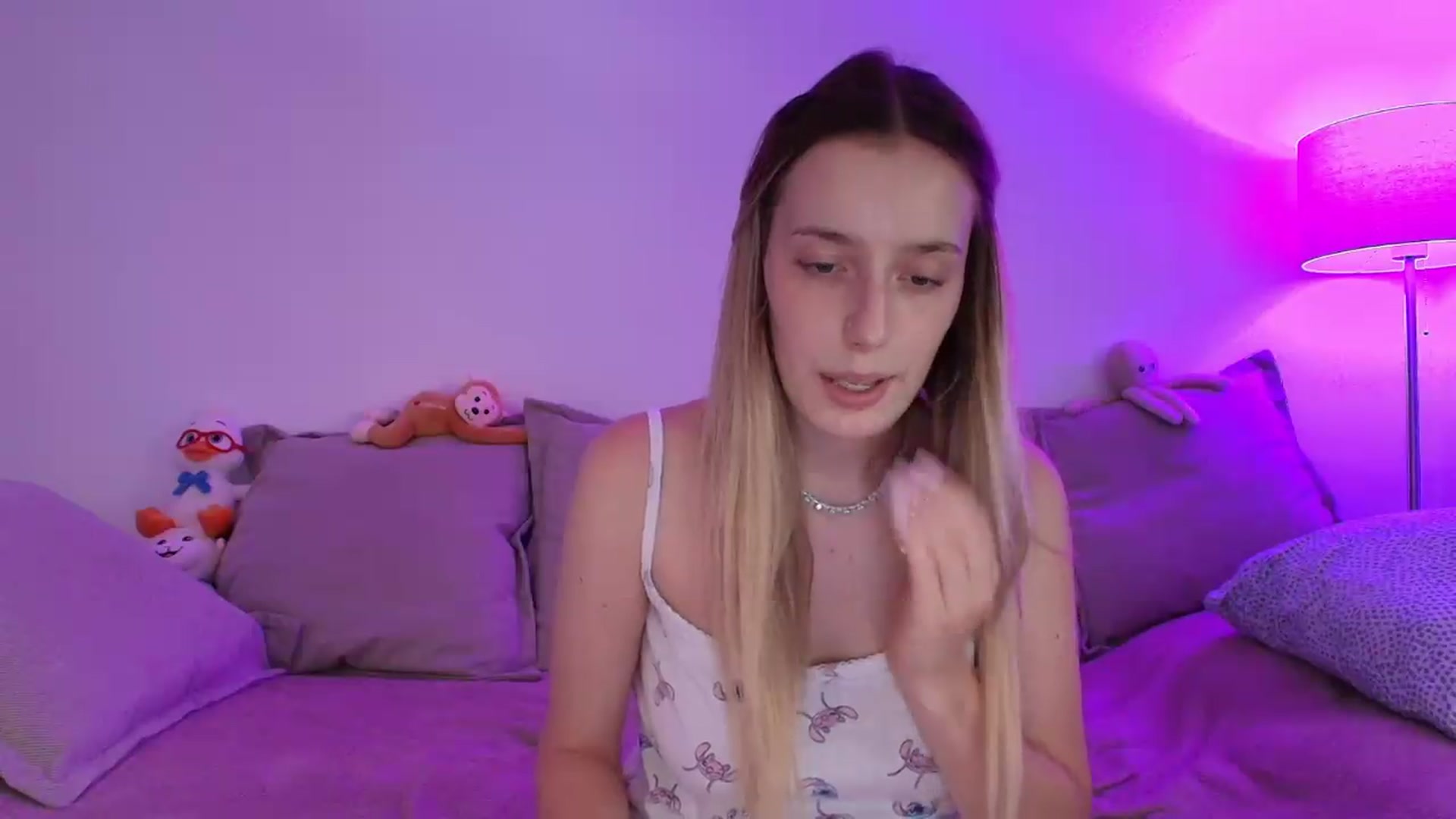 Gallery image thumbnail from Elenaxkiss's myfreecams stream on, 08/24/2026, 10:41 image 18 of 20