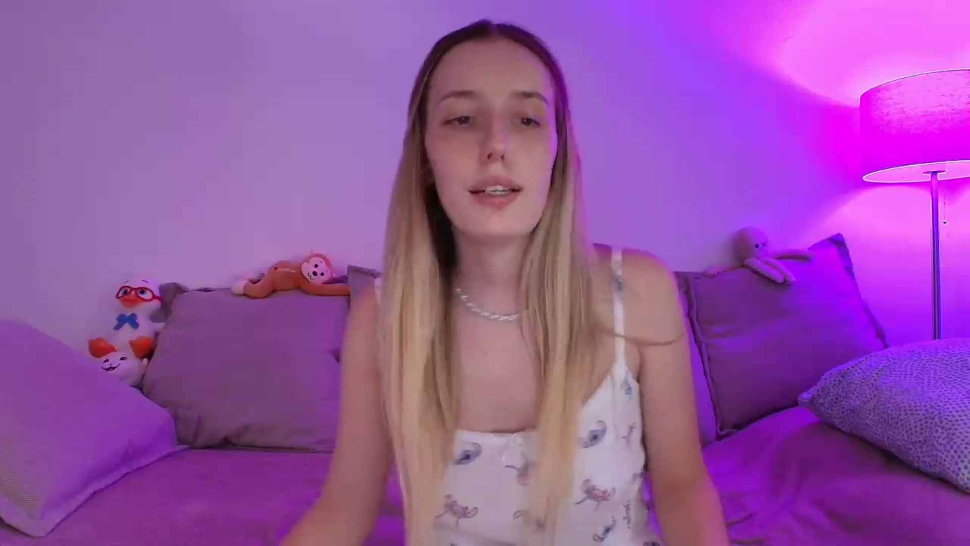 Gallery image thumbnail from Elenaxkiss's myfreecams stream on, 08/24/2026, 10:41 image 19 of 20