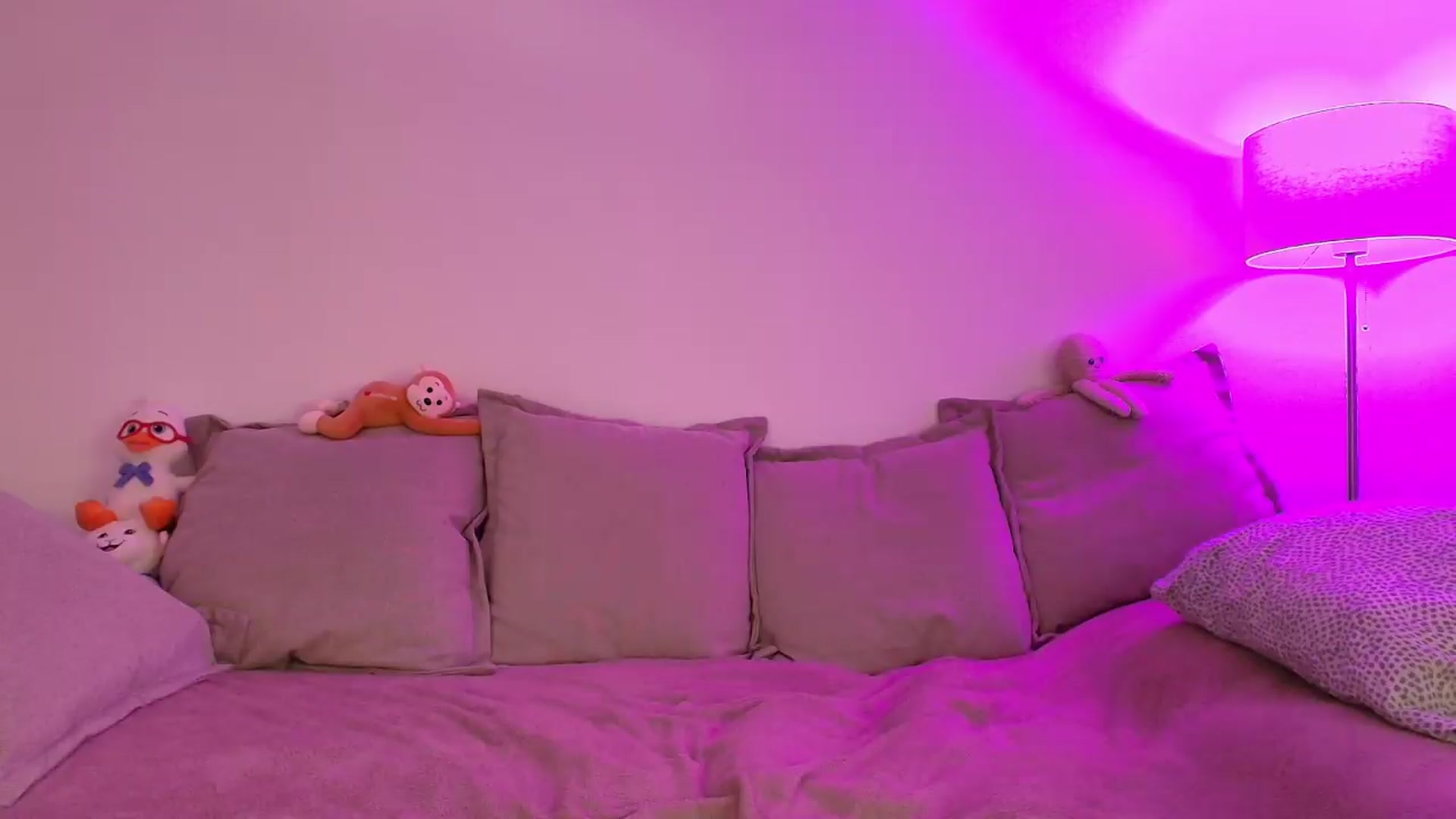 Gallery image thumbnail from Elenaxkiss's myfreecams stream on, 08/24/2026, 11:11 image 10 of 20