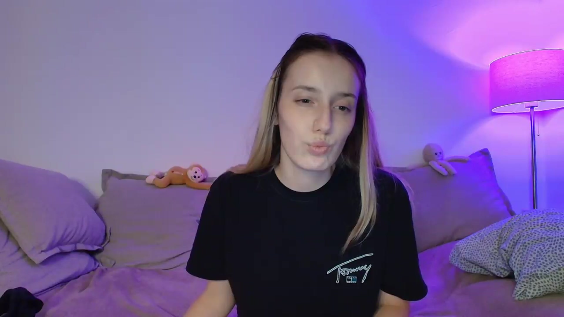 Gallery image thumbnail from Elenaxkiss's myfreecams stream on, 08/24/2026, 20:33 image 3 of 20