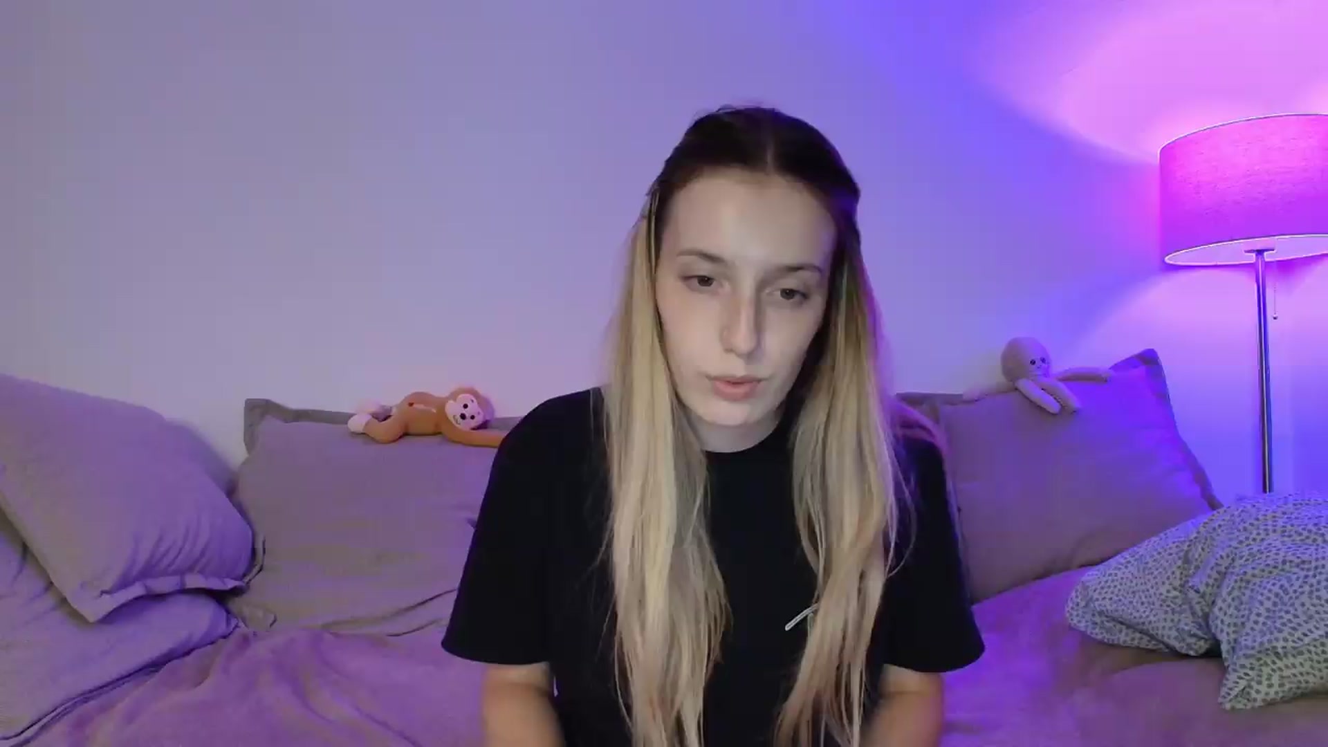 Gallery image thumbnail from Elenaxkiss's myfreecams stream on, 08/24/2026, 20:33 image 1 of 20