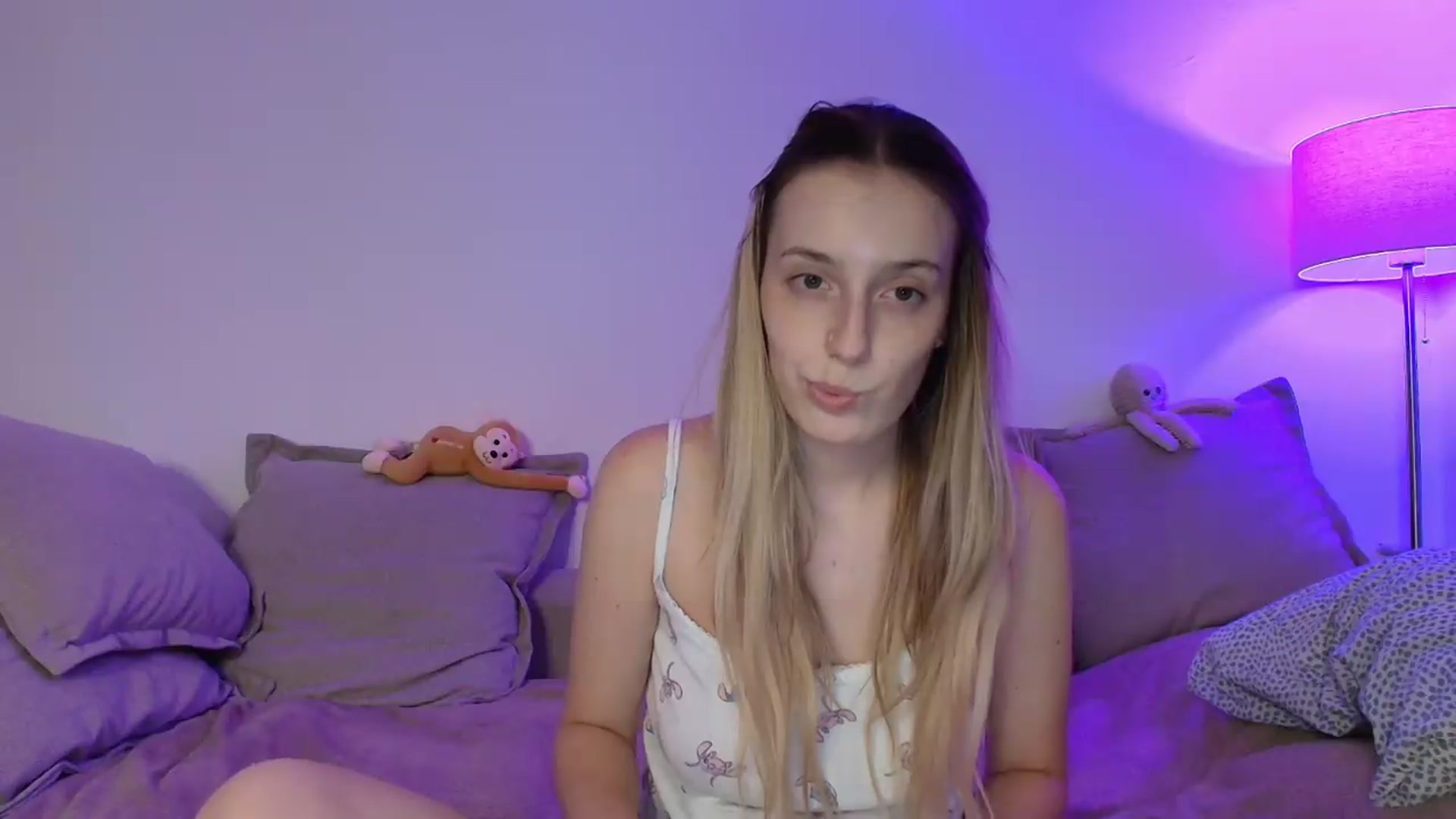 Gallery image thumbnail from Elenaxkiss's myfreecams stream on, 08/24/2026, 20:33 image 6 of 20