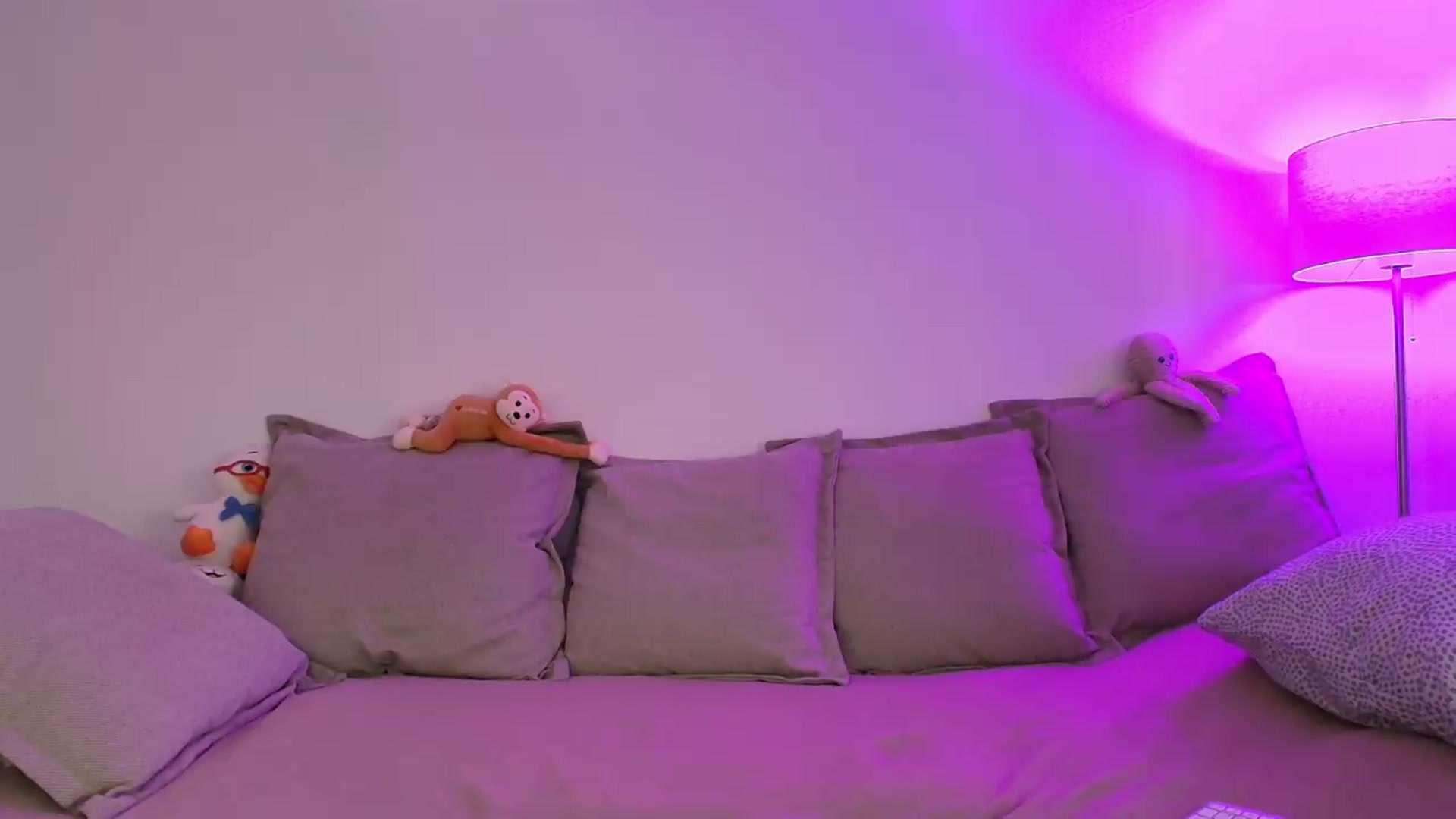 Gallery image thumbnail from Elenaxkiss's myfreecams stream on, 08/26/2026, 09:40 image 9 of 20