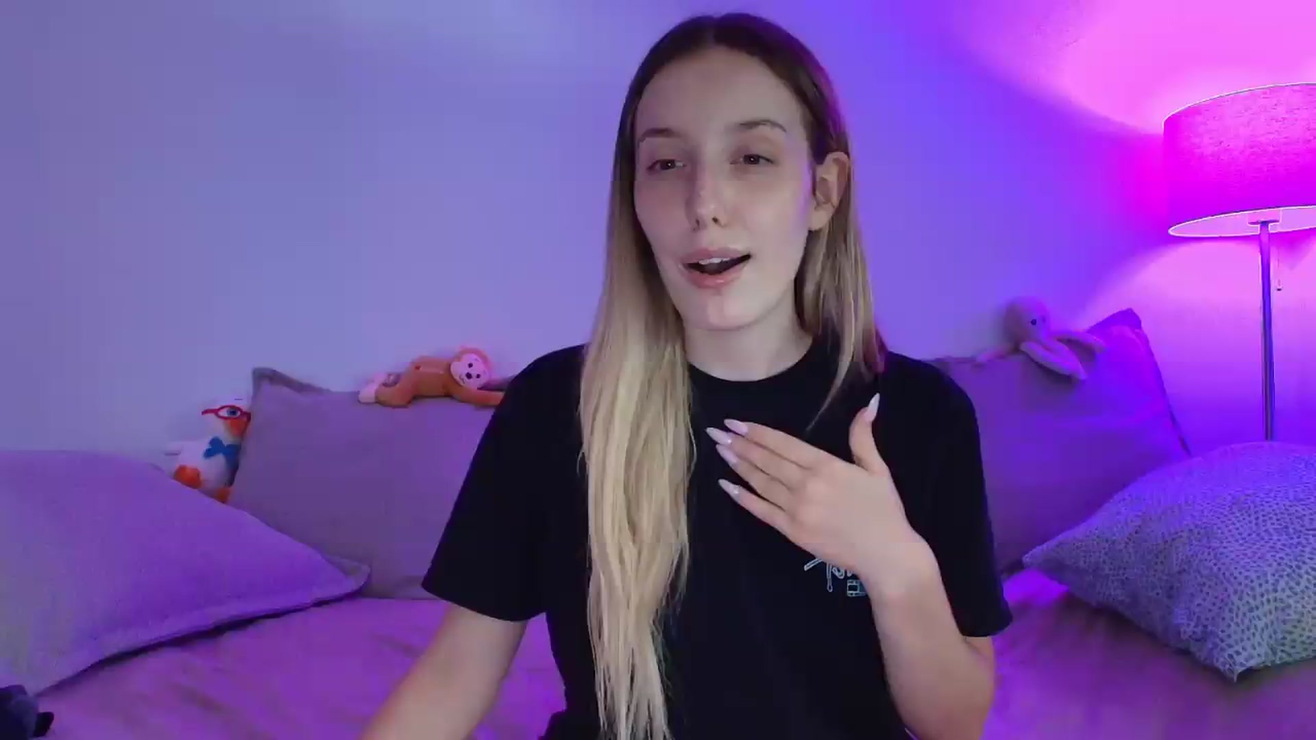 Gallery image thumbnail from Elenaxkiss's myfreecams stream on, 08/26/2026, 17:59 image 5 of 20