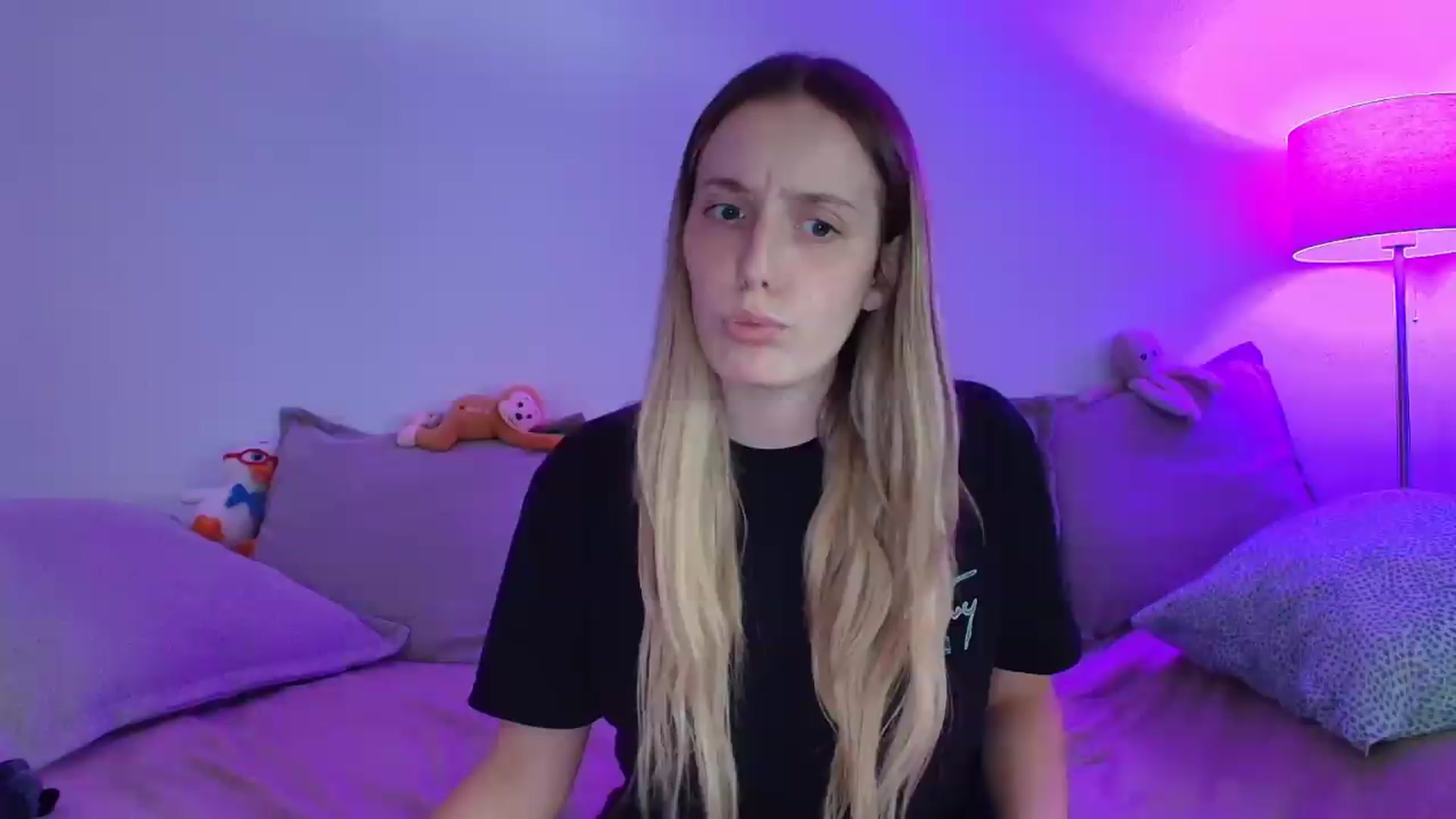 Gallery image thumbnail from Elenaxkiss's myfreecams stream on, 08/26/2026, 17:59 image 6 of 20