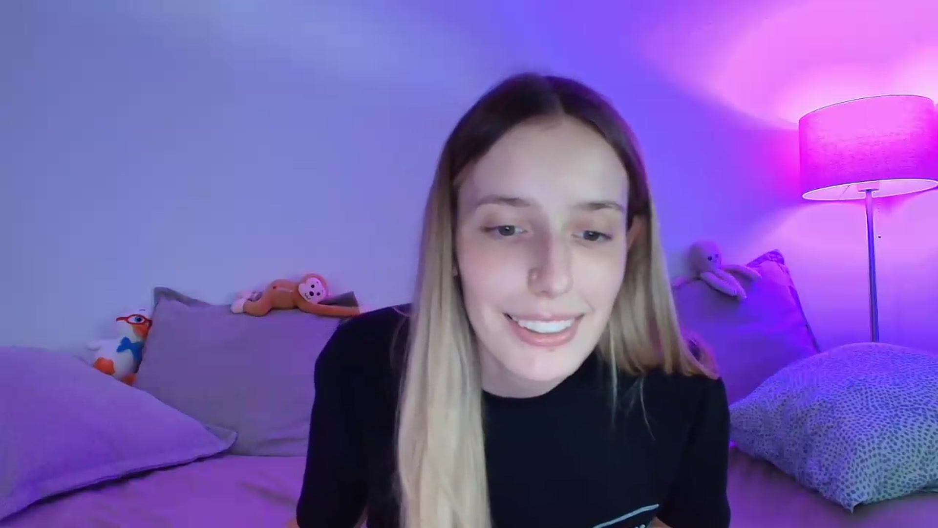 Gallery image thumbnail from Elenaxkiss's myfreecams stream on, 08/26/2026, 17:59 image 12 of 20