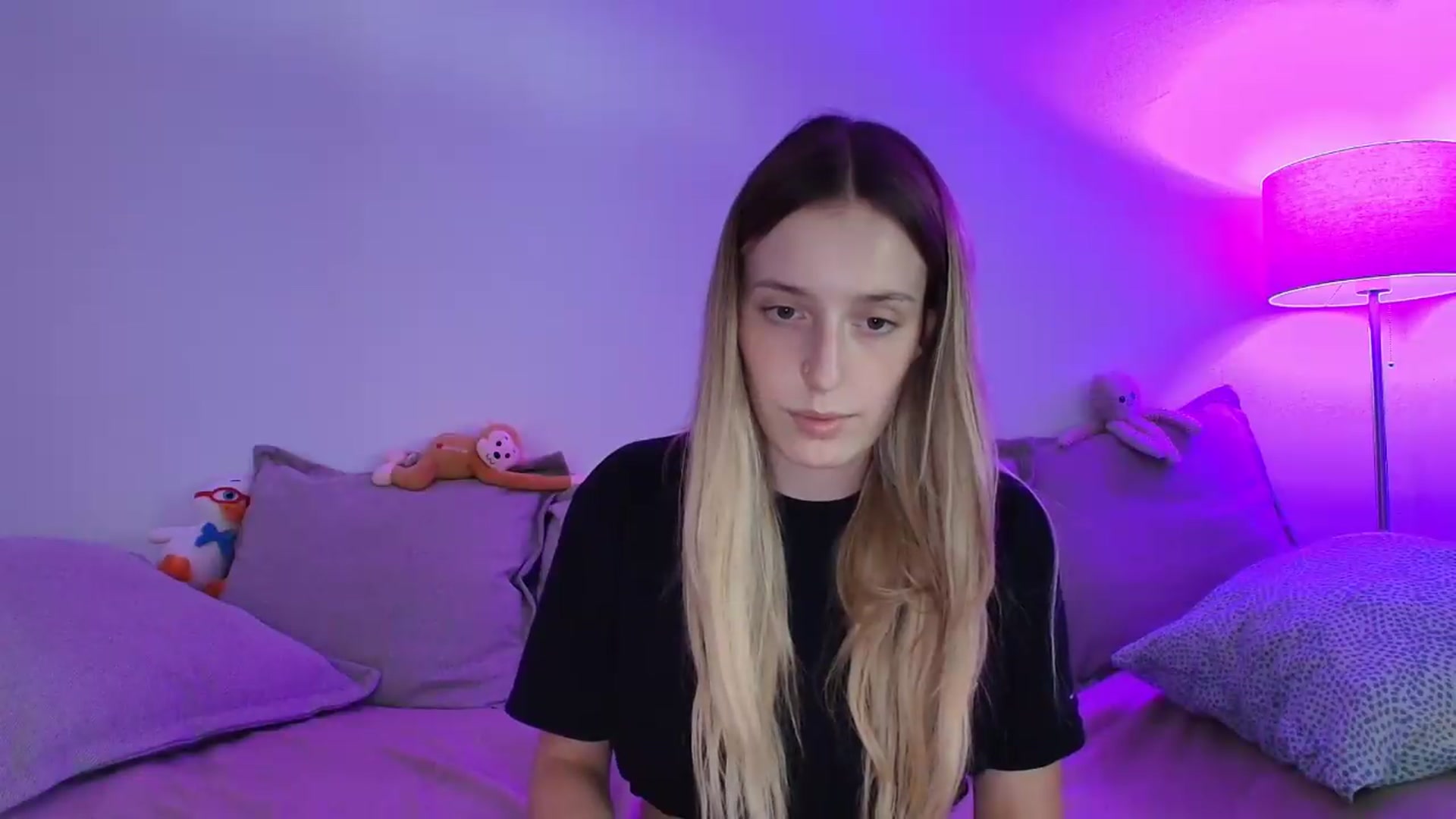 Gallery image thumbnail from Elenaxkiss's myfreecams stream on, 08/26/2026, 17:59 image 13 of 20