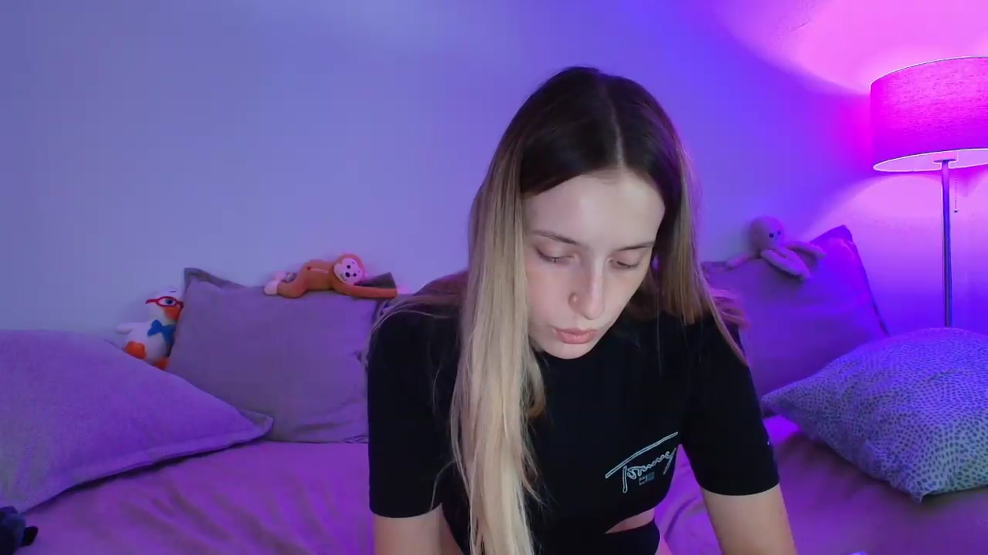 Gallery image thumbnail from Elenaxkiss's myfreecams stream on, 08/26/2026, 17:59 image 19 of 20