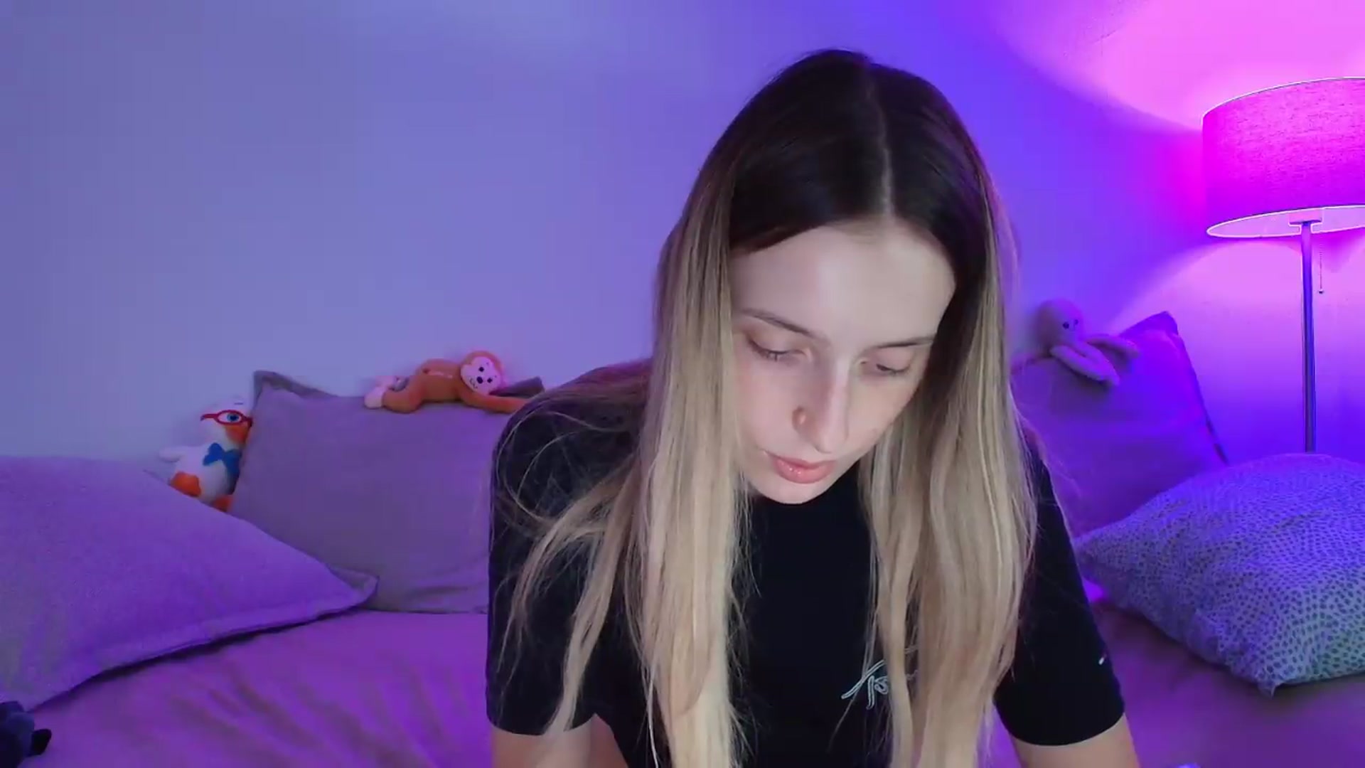 Gallery image thumbnail from Elenaxkiss's myfreecams stream on, 08/26/2026, 17:59 image 18 of 20