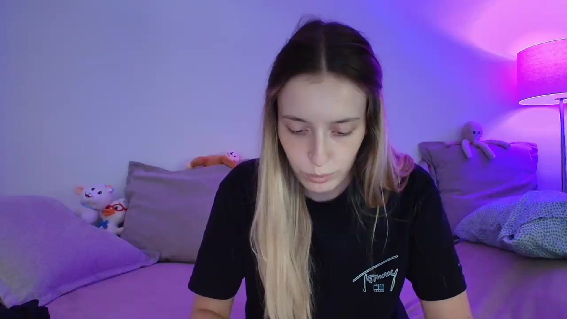 Gallery image thumbnail from Elenaxkiss's myfreecams stream on, 08/27/2026, 10:22 image 17 of 20