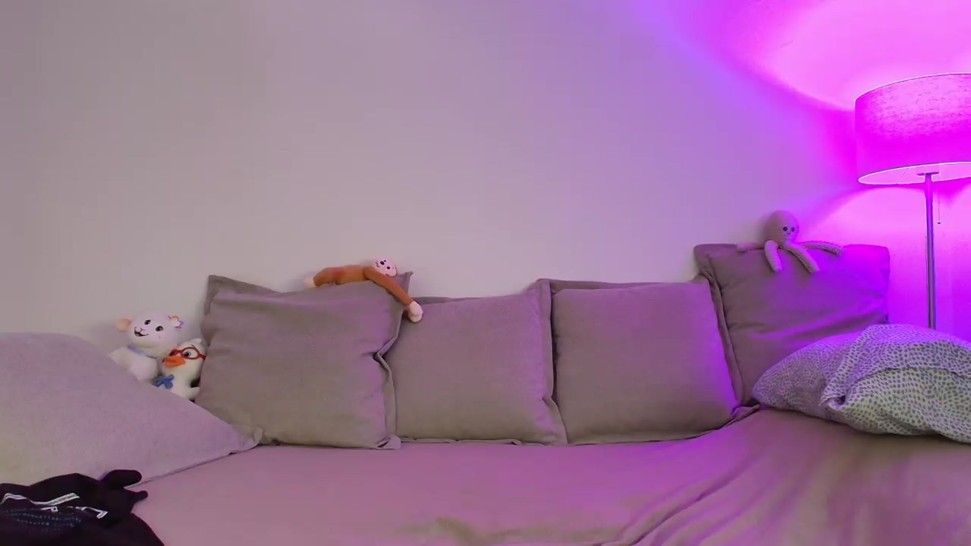 Gallery image thumbnail from Elenaxkiss's myfreecams stream on, 08/27/2026, 10:22 image 12 of 20