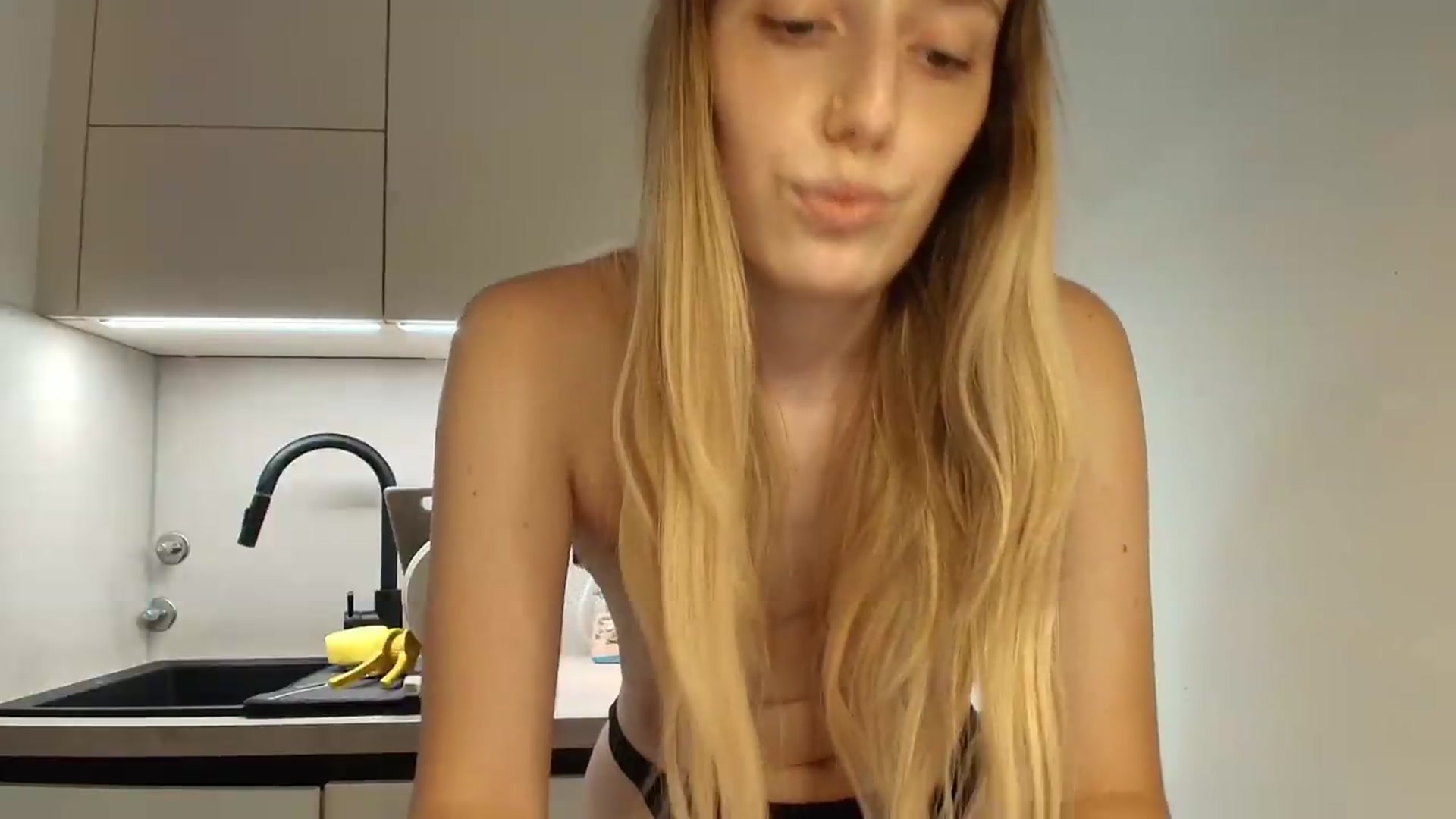 Gallery image thumbnail from Elenaxkiss's myfreecams stream on, 08/27/2026, 10:22 image 5 of 20