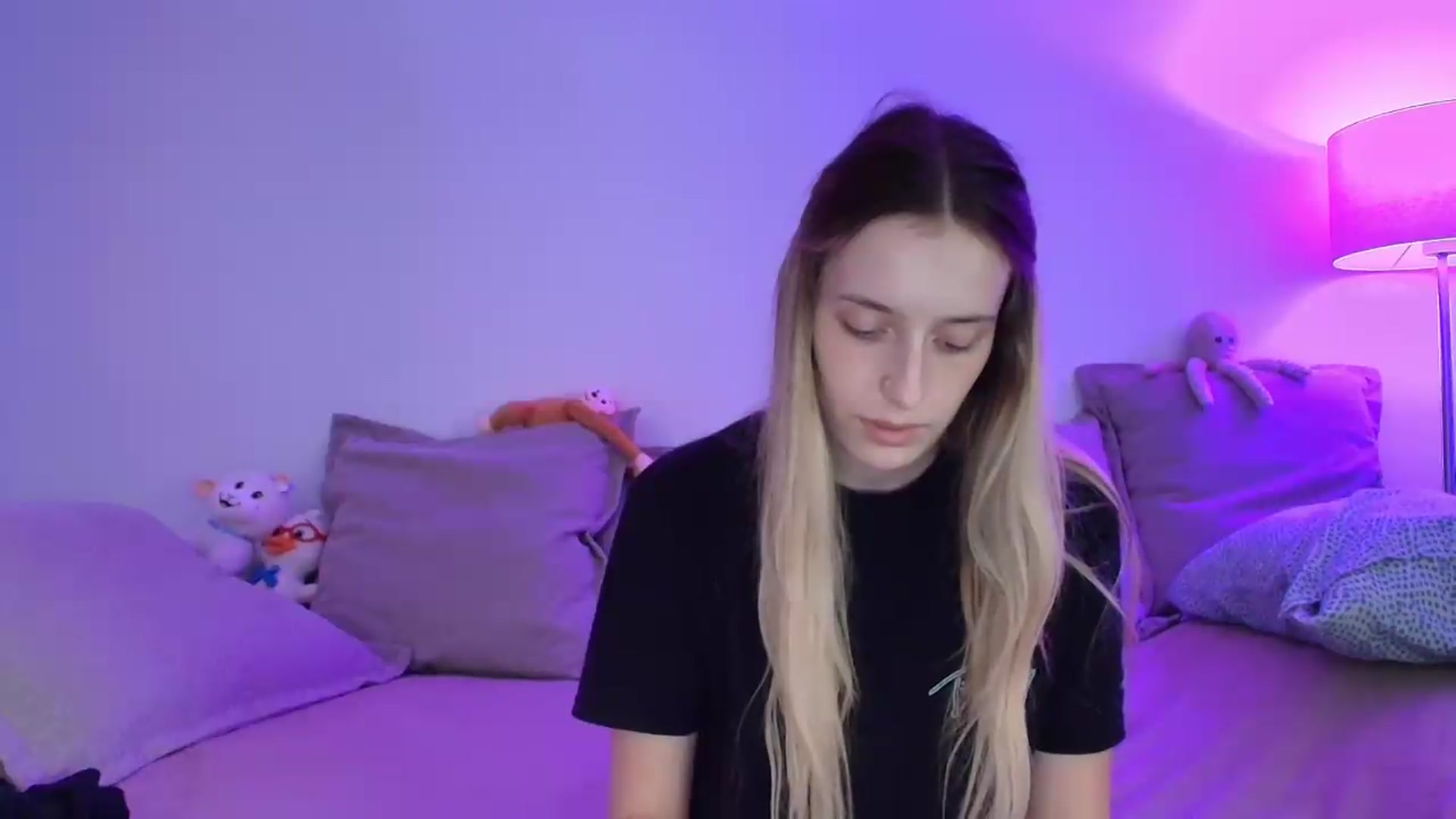Gallery image thumbnail from Elenaxkiss's myfreecams stream on, 08/27/2026, 10:22 image 19 of 20