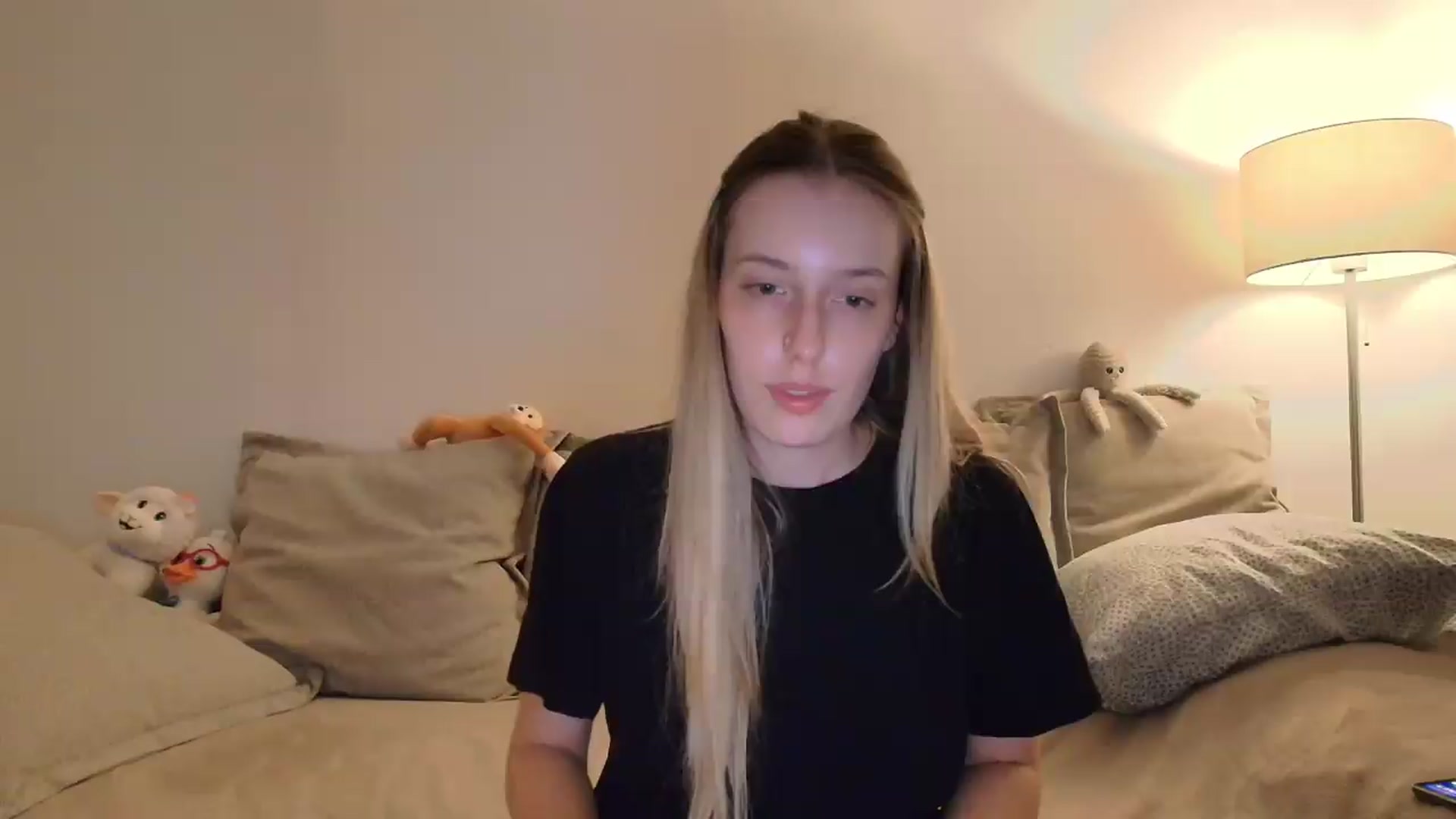 Gallery image thumbnail from Elenaxkiss's myfreecams stream on, 08/27/2026, 18:37 image 18 of 20