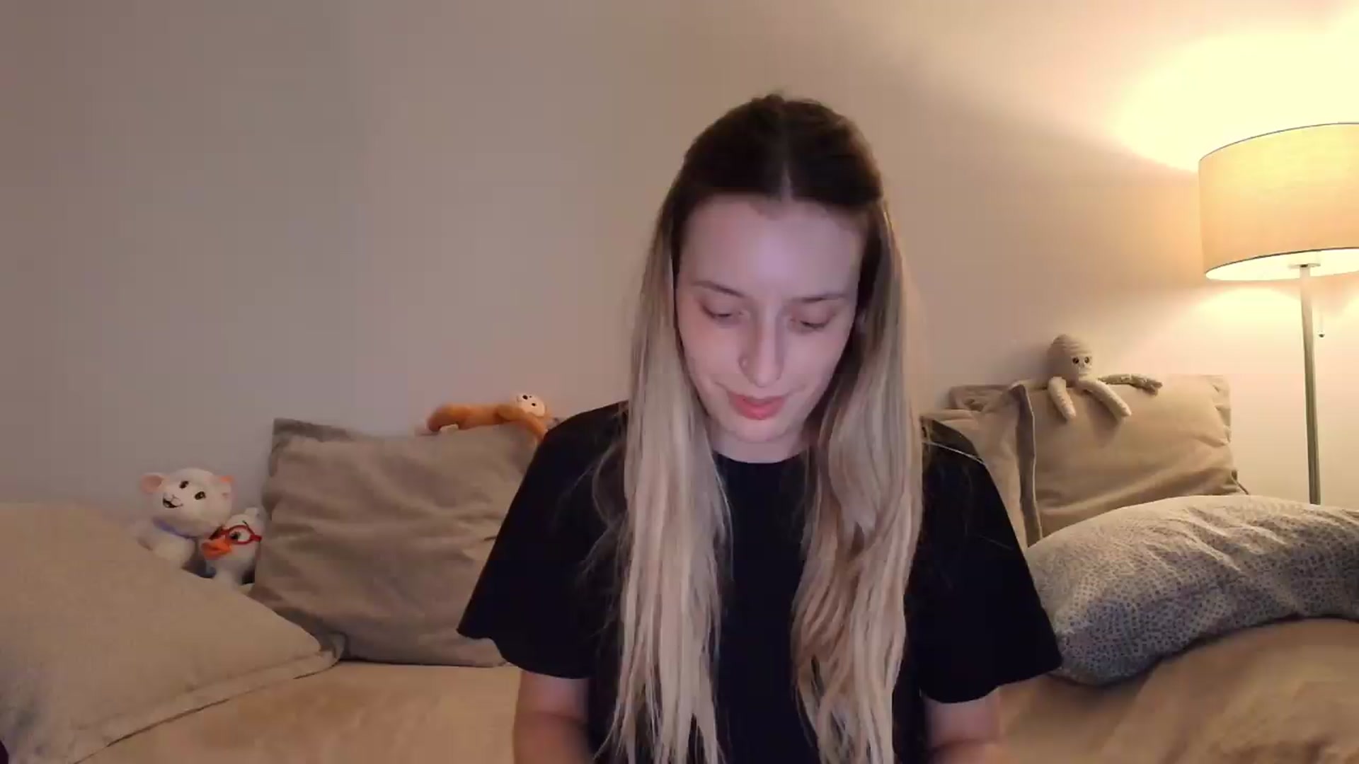Gallery image thumbnail from Elenaxkiss's myfreecams stream on, 08/27/2026, 18:37 image 5 of 20