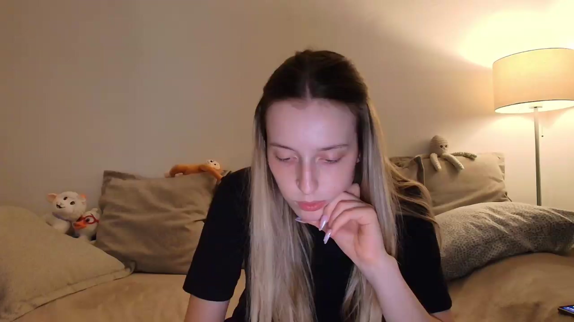 Gallery image thumbnail from Elenaxkiss's myfreecams stream on, 08/27/2026, 18:37 image 13 of 20