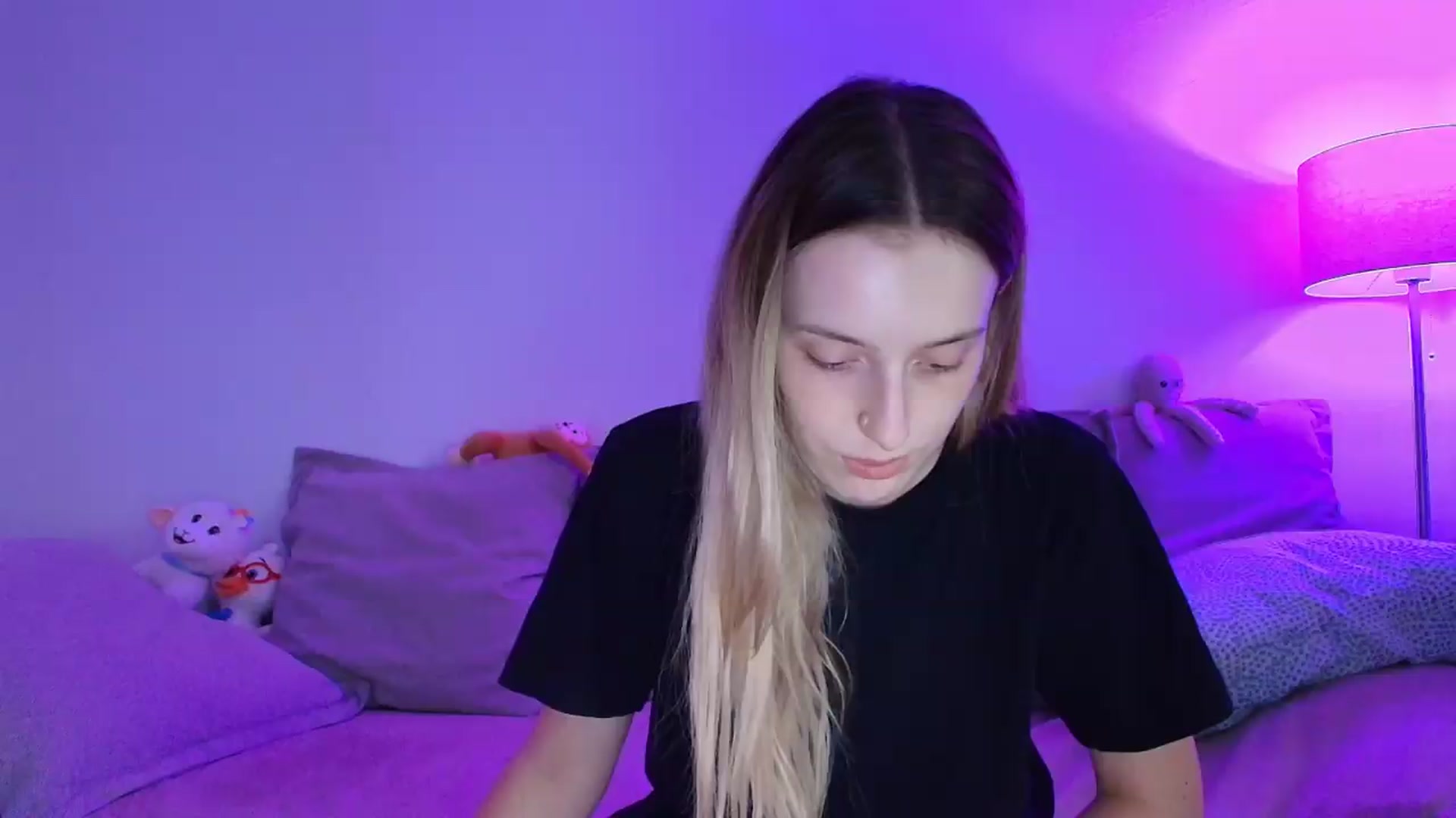 Gallery image thumbnail from Elenaxkiss's myfreecams stream on, 08/27/2026, 18:37 image 2 of 20
