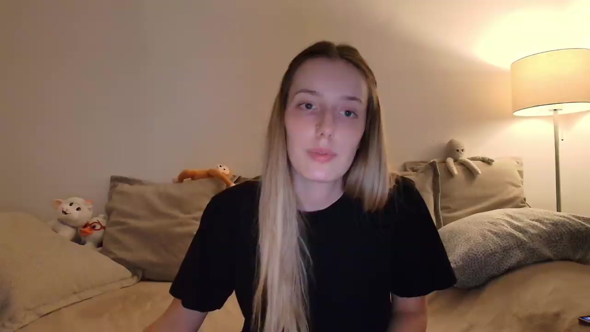 Gallery image thumbnail from Elenaxkiss's myfreecams stream on, 08/27/2026, 18:37 image 11 of 20