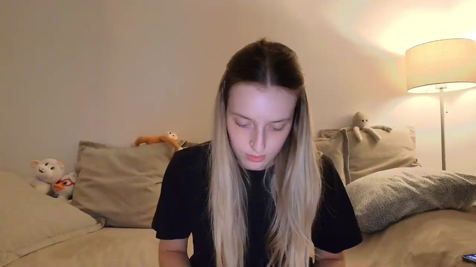 Gallery image thumbnail from Elenaxkiss's myfreecams stream on, 08/27/2026, 18:37 image 17 of 20
