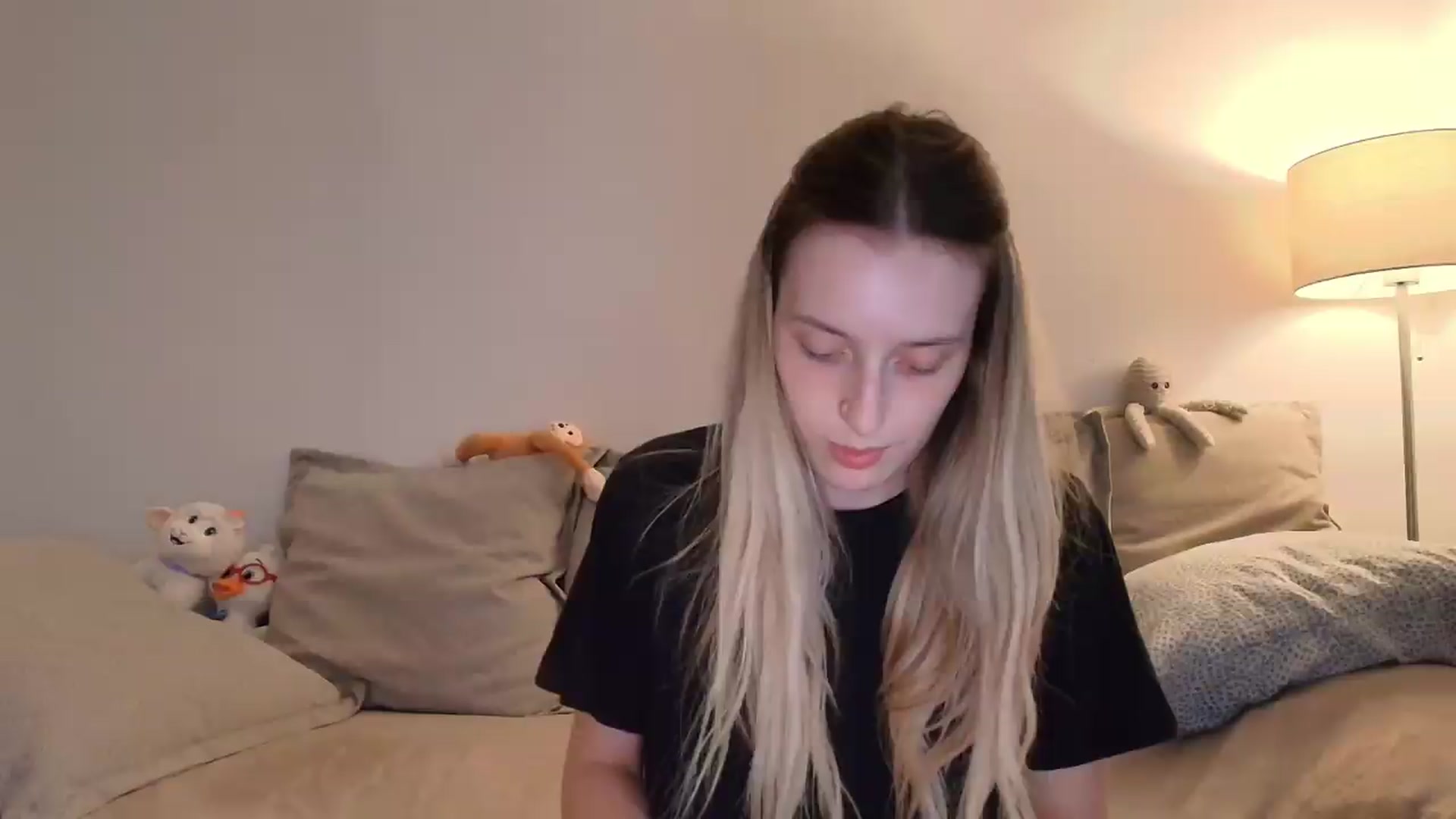 Gallery image thumbnail from Elenaxkiss's myfreecams stream on, 08/27/2026, 18:37 image 4 of 20