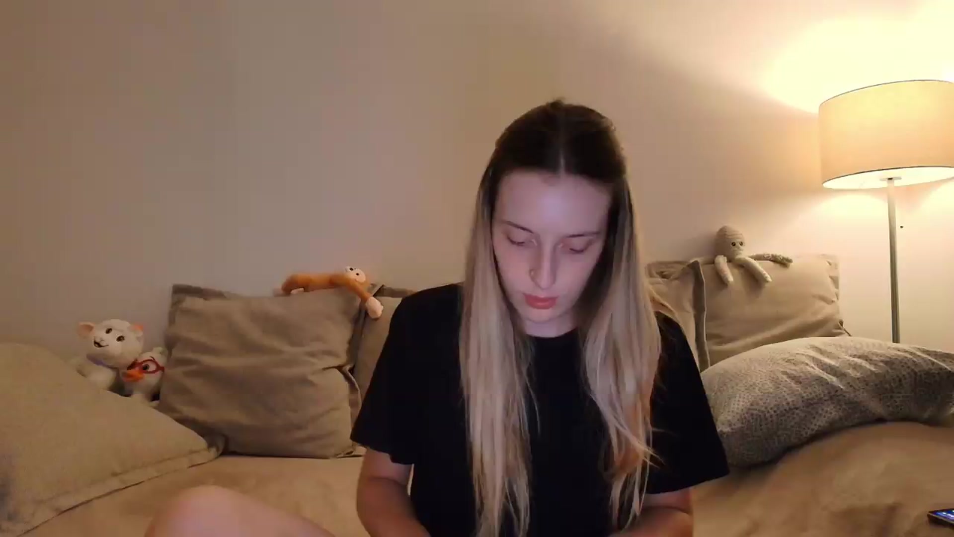 Gallery image thumbnail from Elenaxkiss's myfreecams stream on, 08/27/2026, 18:37 image 12 of 20