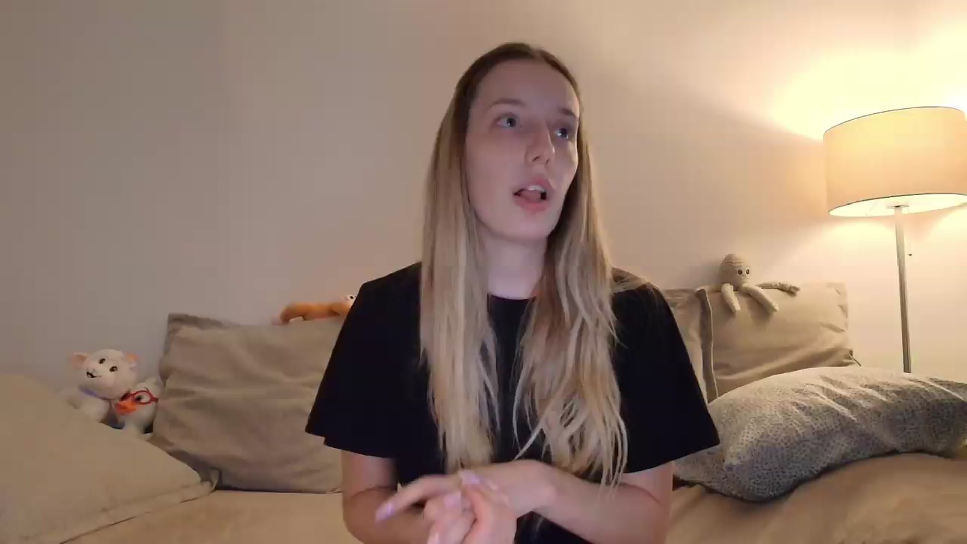 Gallery image thumbnail from Elenaxkiss's myfreecams stream on, 08/27/2026, 18:37 image 7 of 20