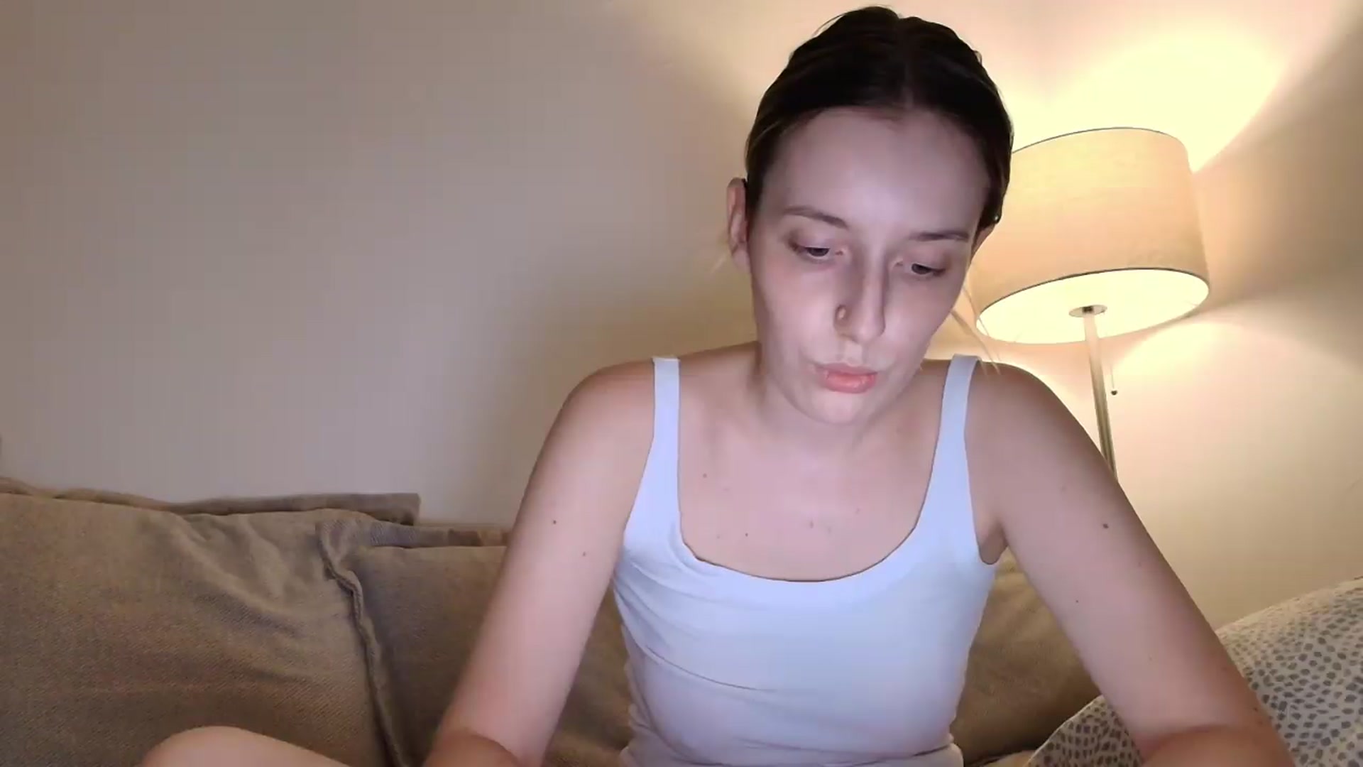 Gallery image thumbnail from Elenaxkiss's myfreecams stream on, 08/28/2026, 22:11 image 16 of 20