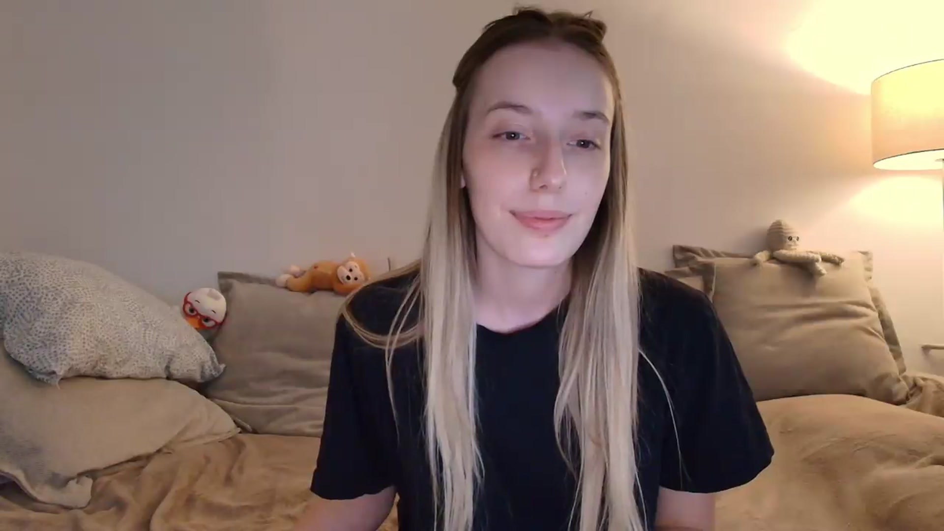 Gallery image thumbnail from Elenaxkiss's myfreecams stream on, 09/01/2026, 17:24 image 13 of 20