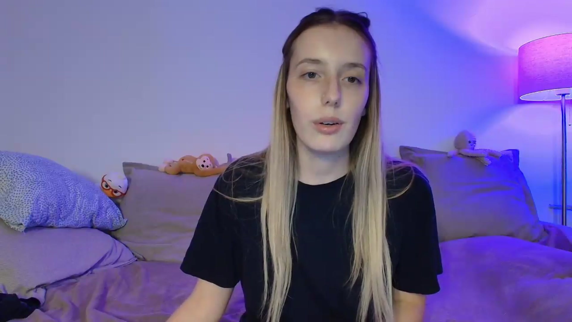 Gallery image thumbnail from Elenaxkiss's myfreecams stream on, 09/01/2026, 17:24 image 19 of 20