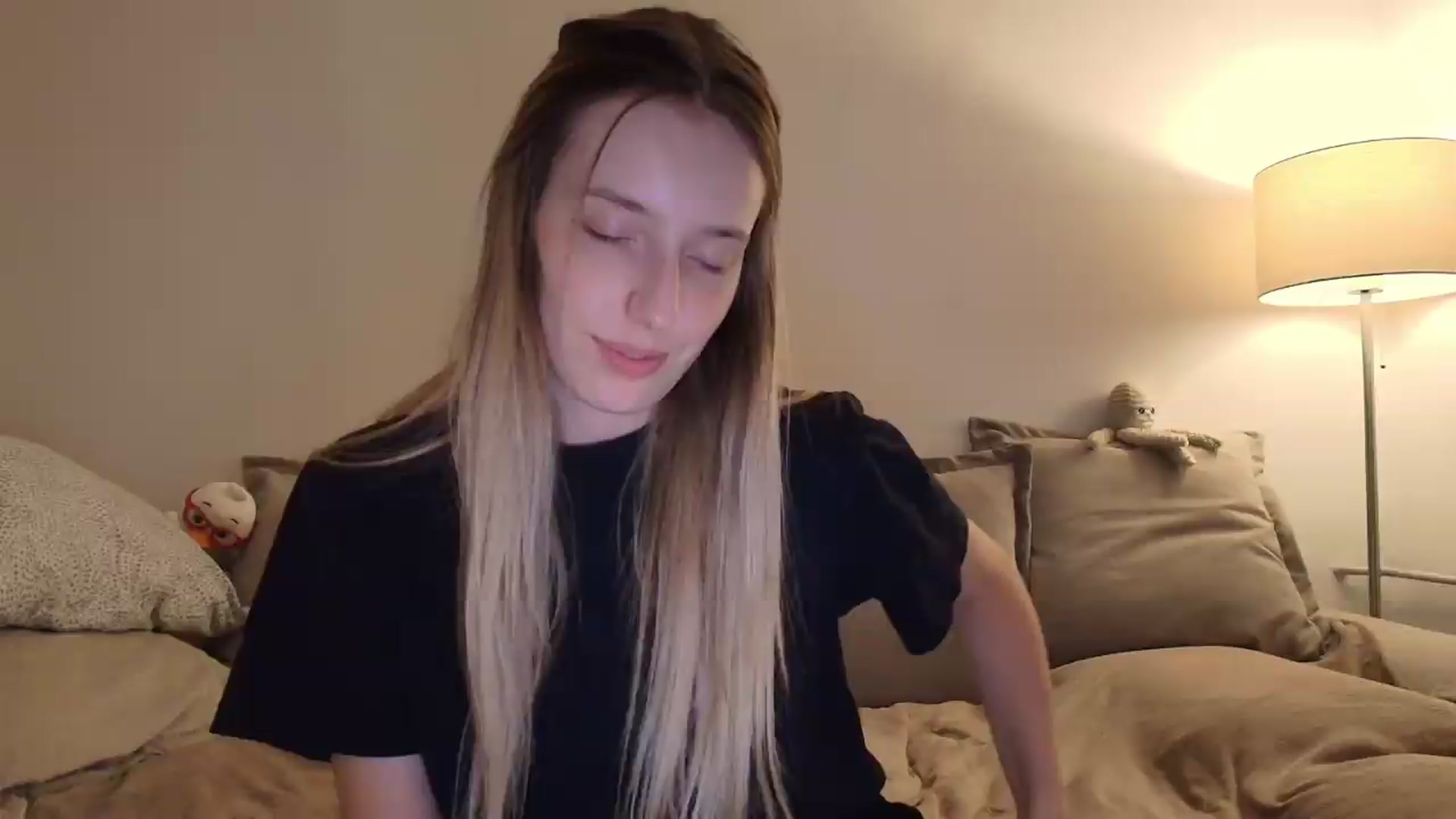 Gallery image thumbnail from Elenaxkiss's myfreecams stream on, 09/01/2026, 18:22 image 4 of 20