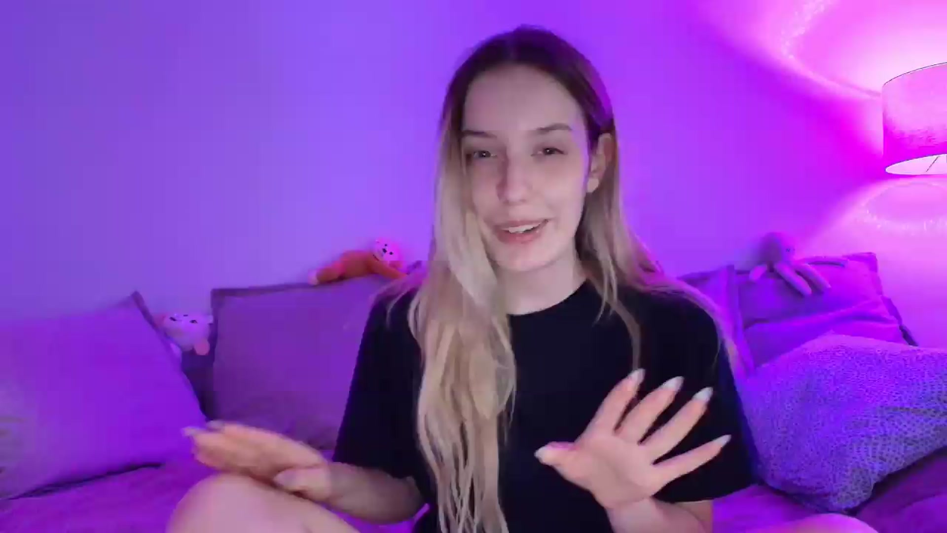 Gallery image thumbnail from Elenaxkiss's myfreecams stream on, 09/02/2026, 17:52 image 1 of 20