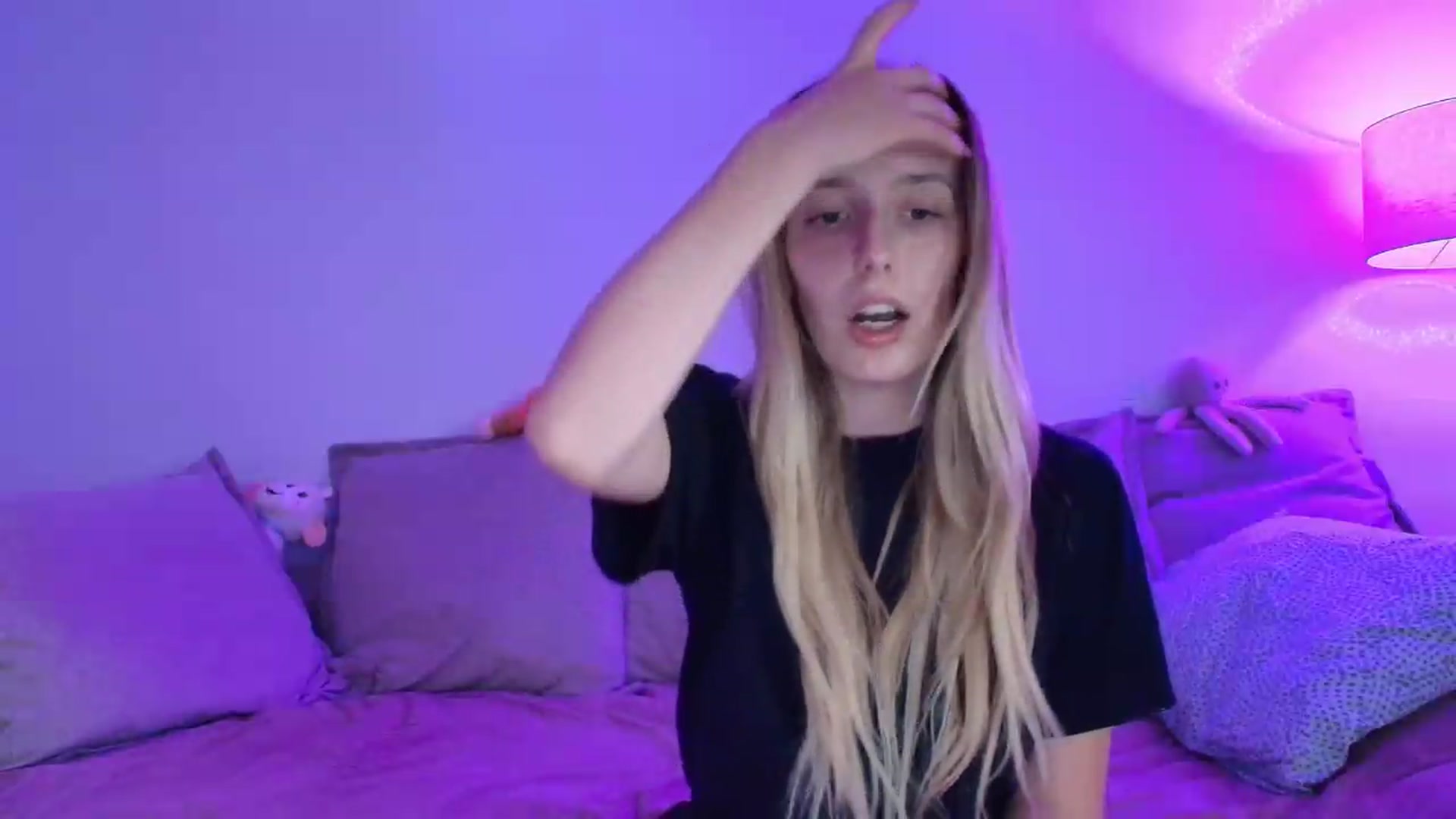 Gallery image thumbnail from Elenaxkiss's myfreecams stream on, 09/02/2026, 17:52 image 3 of 20