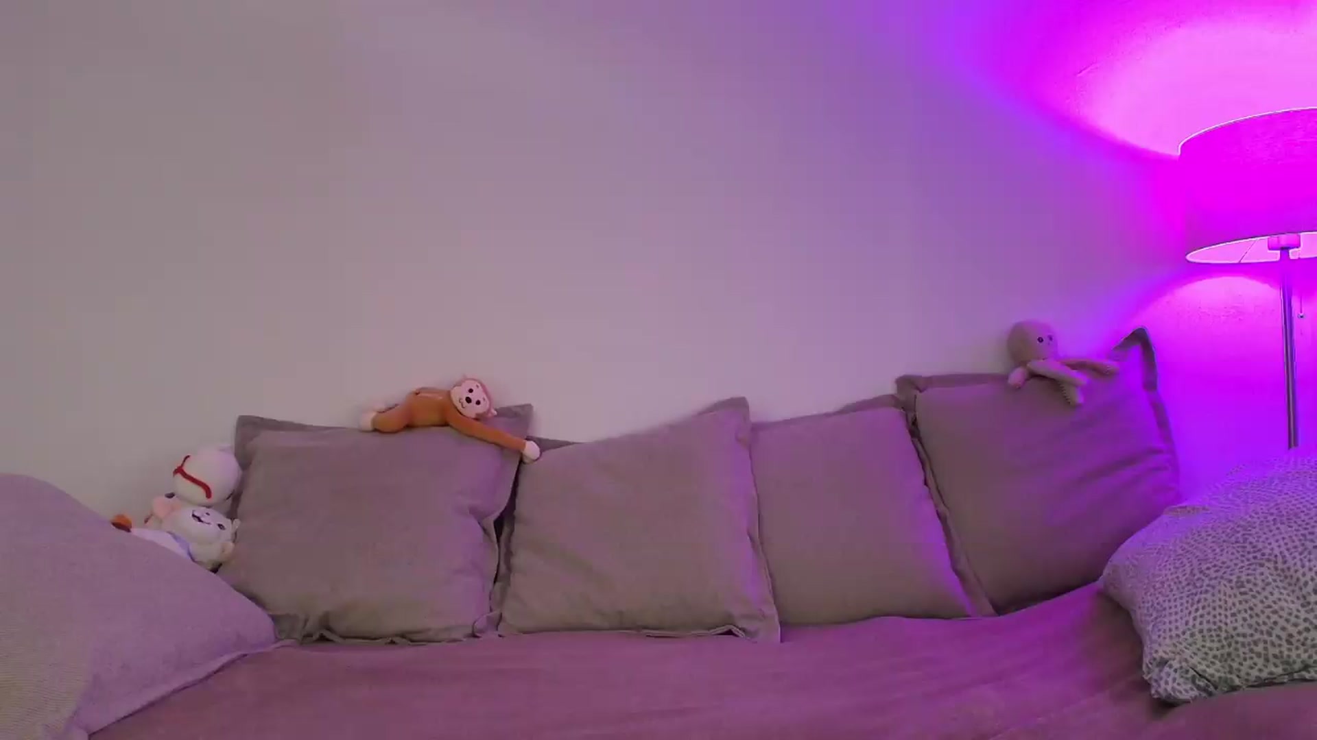 Gallery image thumbnail from Elenaxkiss's myfreecams stream on, 09/04/2026, 09:39 image 8 of 20