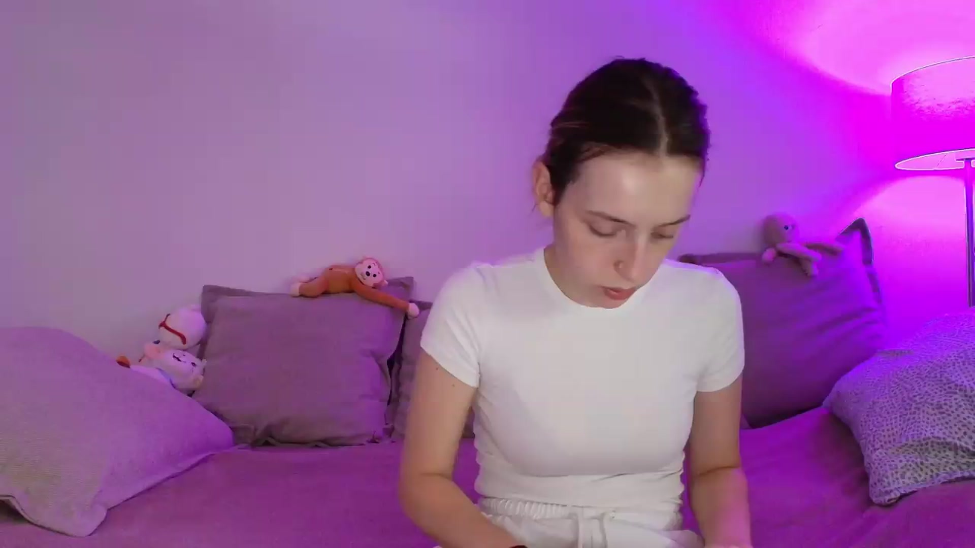 Gallery image thumbnail from Elenaxkiss's myfreecams stream on, 09/04/2026, 09:39 image 1 of 20