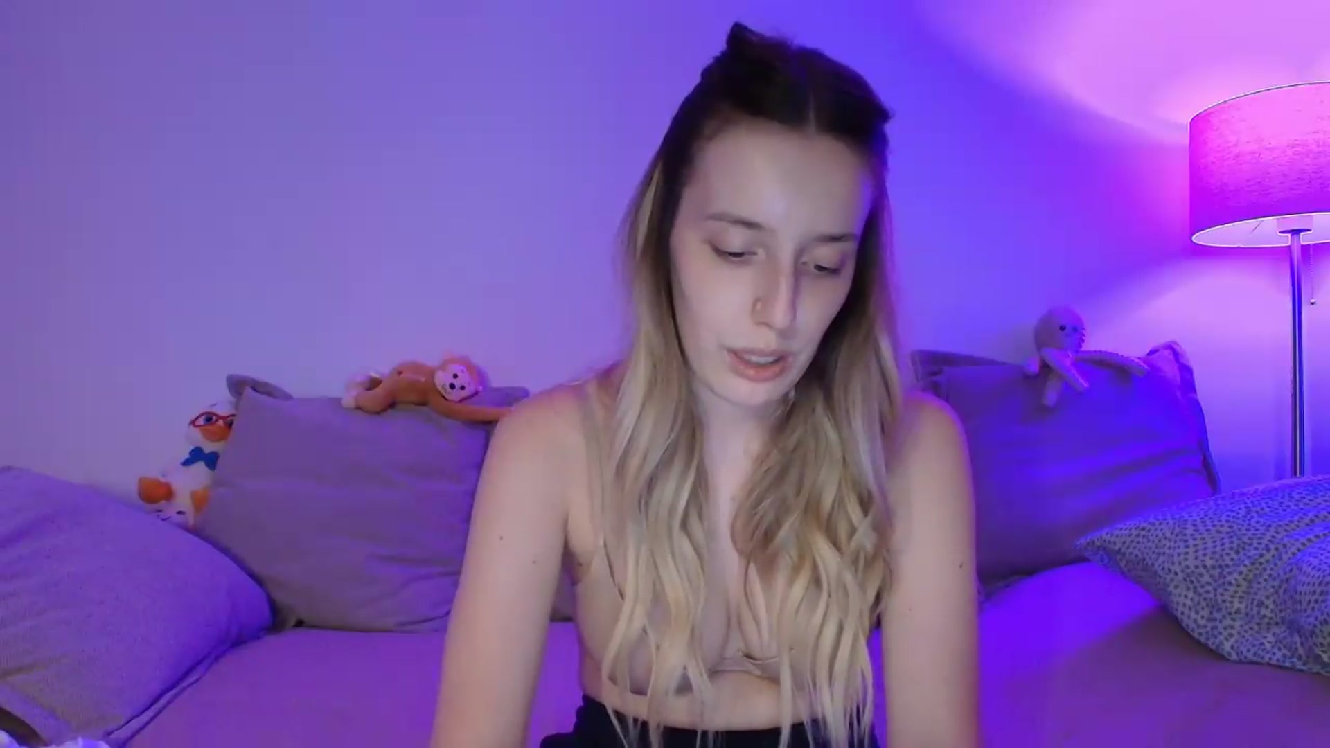 Gallery image thumbnail from Elenaxkiss's myfreecams stream on, 09/14/2026, 20:24 image 5 of 20