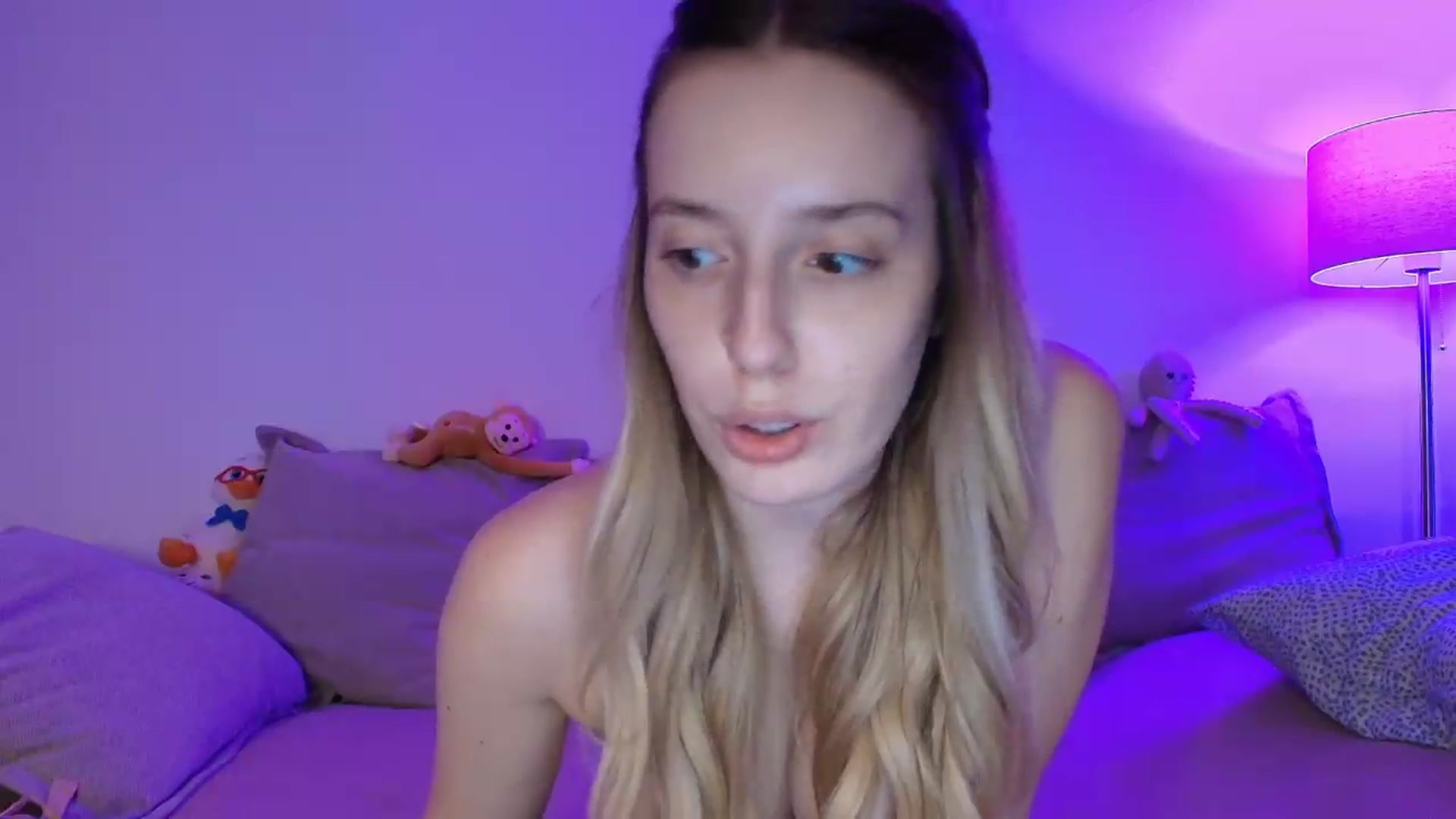 Gallery image thumbnail from Elenaxkiss's myfreecams stream on, 09/14/2026, 20:24 image 19 of 20