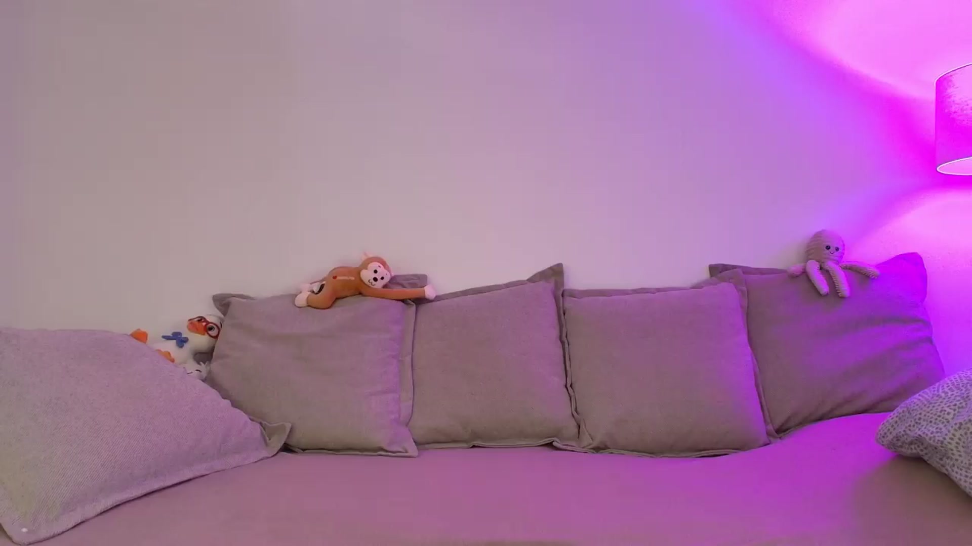 Gallery image thumbnail from Elenaxkiss's myfreecams stream on, 09/15/2026, 10:15 image 20 of 20