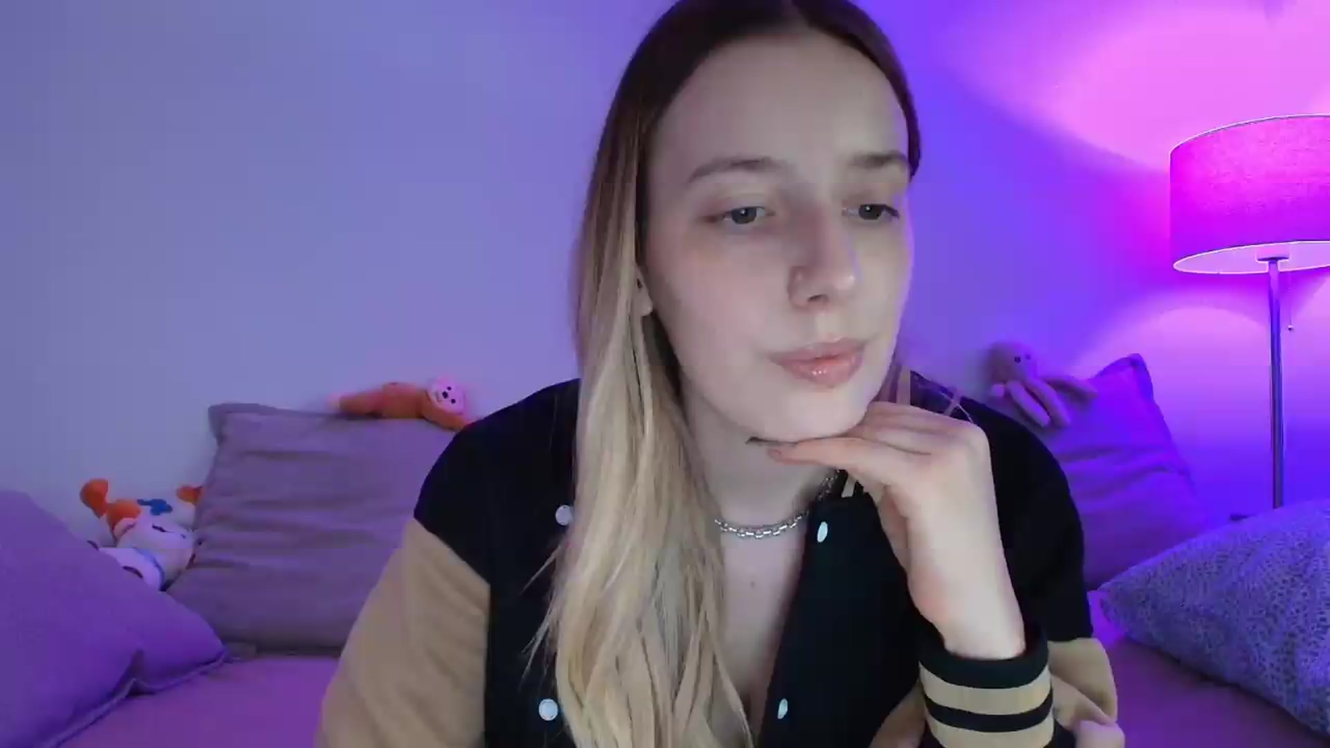 Gallery image thumbnail from Elenaxkiss's myfreecams stream on, 09/16/2026, 08:59 image 1 of 20