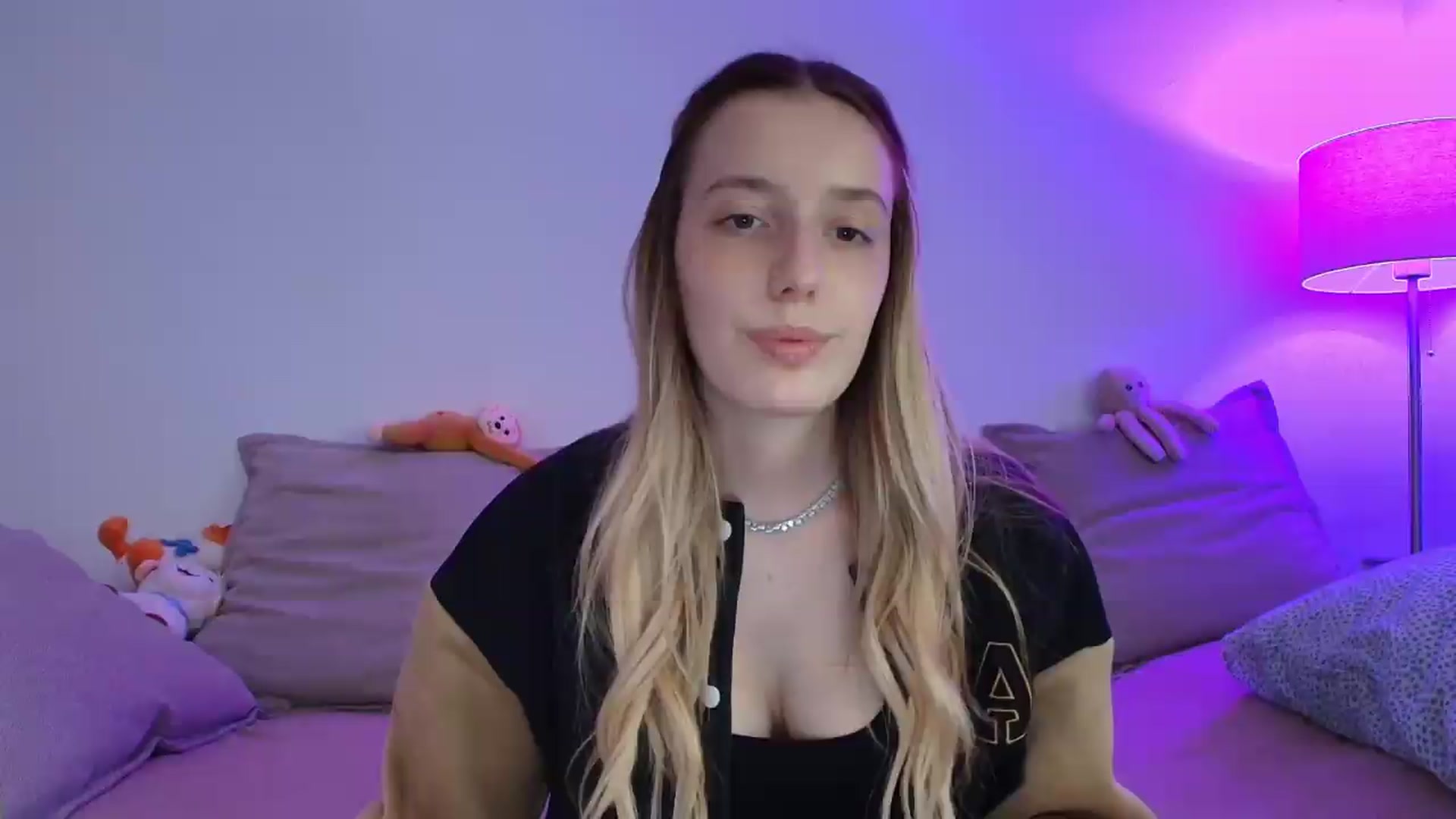 Gallery image thumbnail from Elenaxkiss's myfreecams stream on, 09/16/2026, 08:59 image 14 of 20