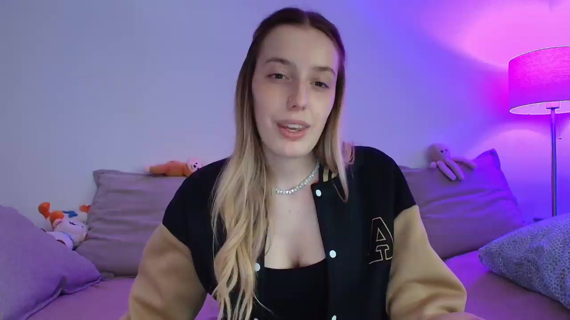 Gallery image thumbnail from Elenaxkiss's myfreecams stream on, 09/16/2026, 08:59 image 18 of 20