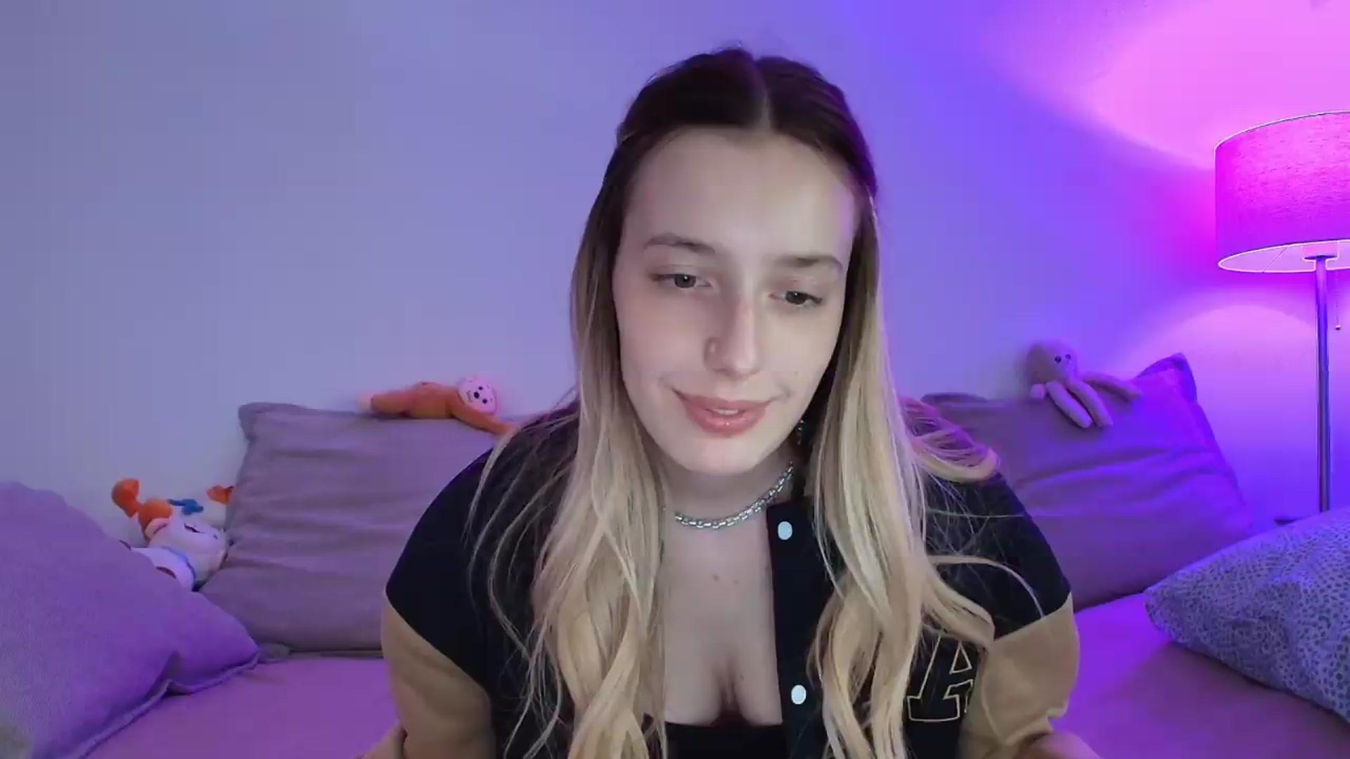 Gallery image thumbnail from Elenaxkiss's myfreecams stream on, 09/16/2026, 08:59 image 11 of 20