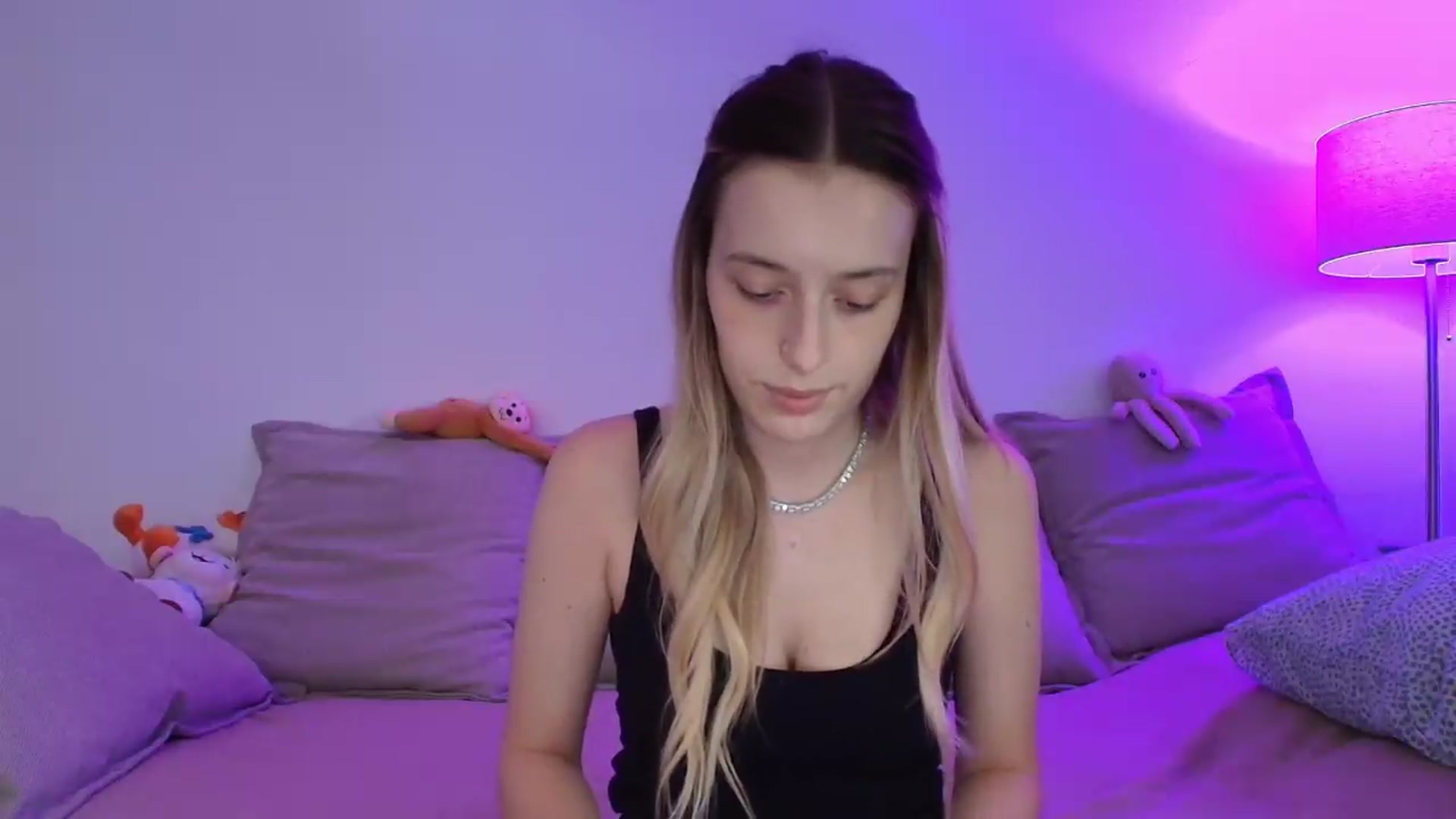 Gallery image thumbnail from Elenaxkiss's myfreecams stream on, 09/16/2026, 10:04 image 12 of 20
