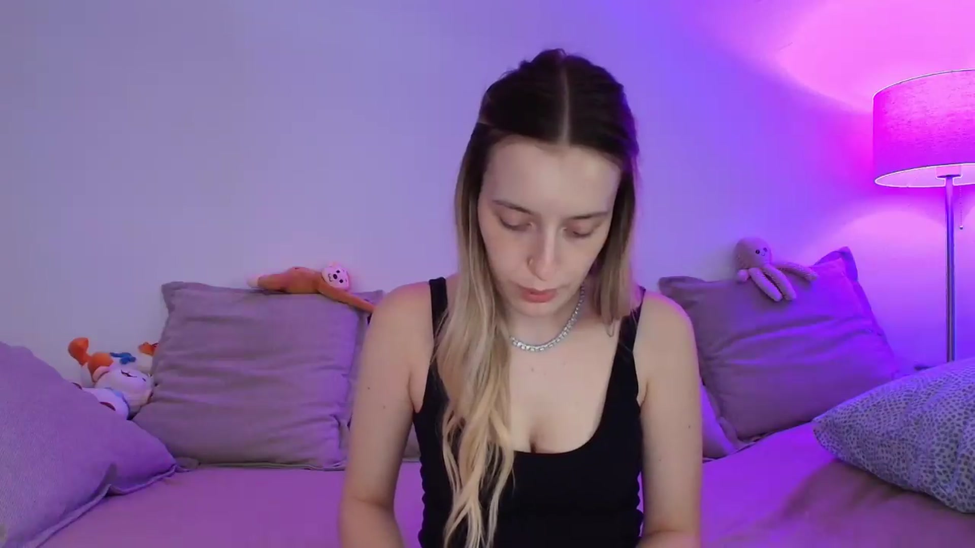 Gallery image thumbnail from Elenaxkiss's myfreecams stream on, 09/16/2026, 10:04 image 18 of 20
