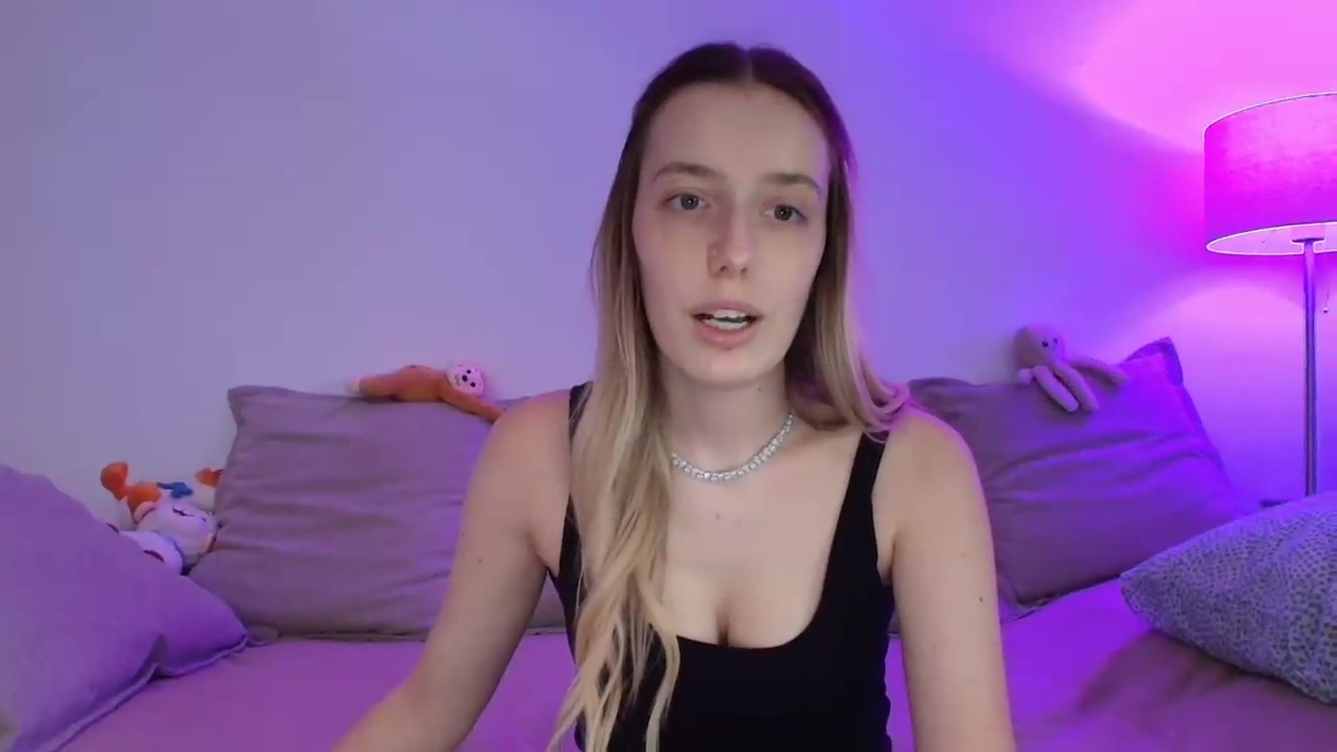Gallery image thumbnail from Elenaxkiss's myfreecams stream on, 09/16/2026, 10:04 image 13 of 20